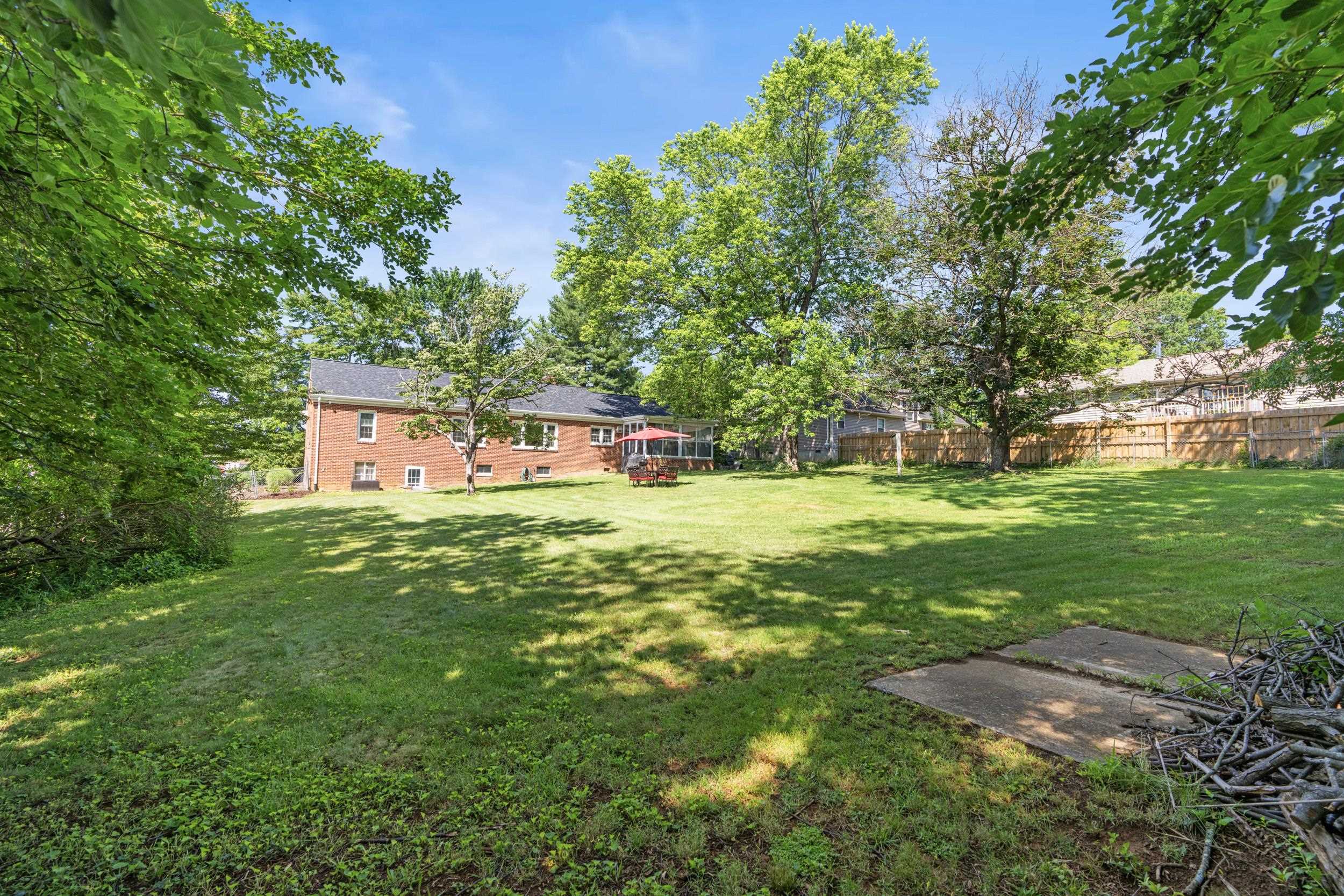 406 COLLEGE CIR, STAUNTON, Virginia 24401, 4 Bedrooms Bedrooms, ,2 BathroomsBathrooms,Residential,406 COLLEGE CIR,666219 MLS # 666219