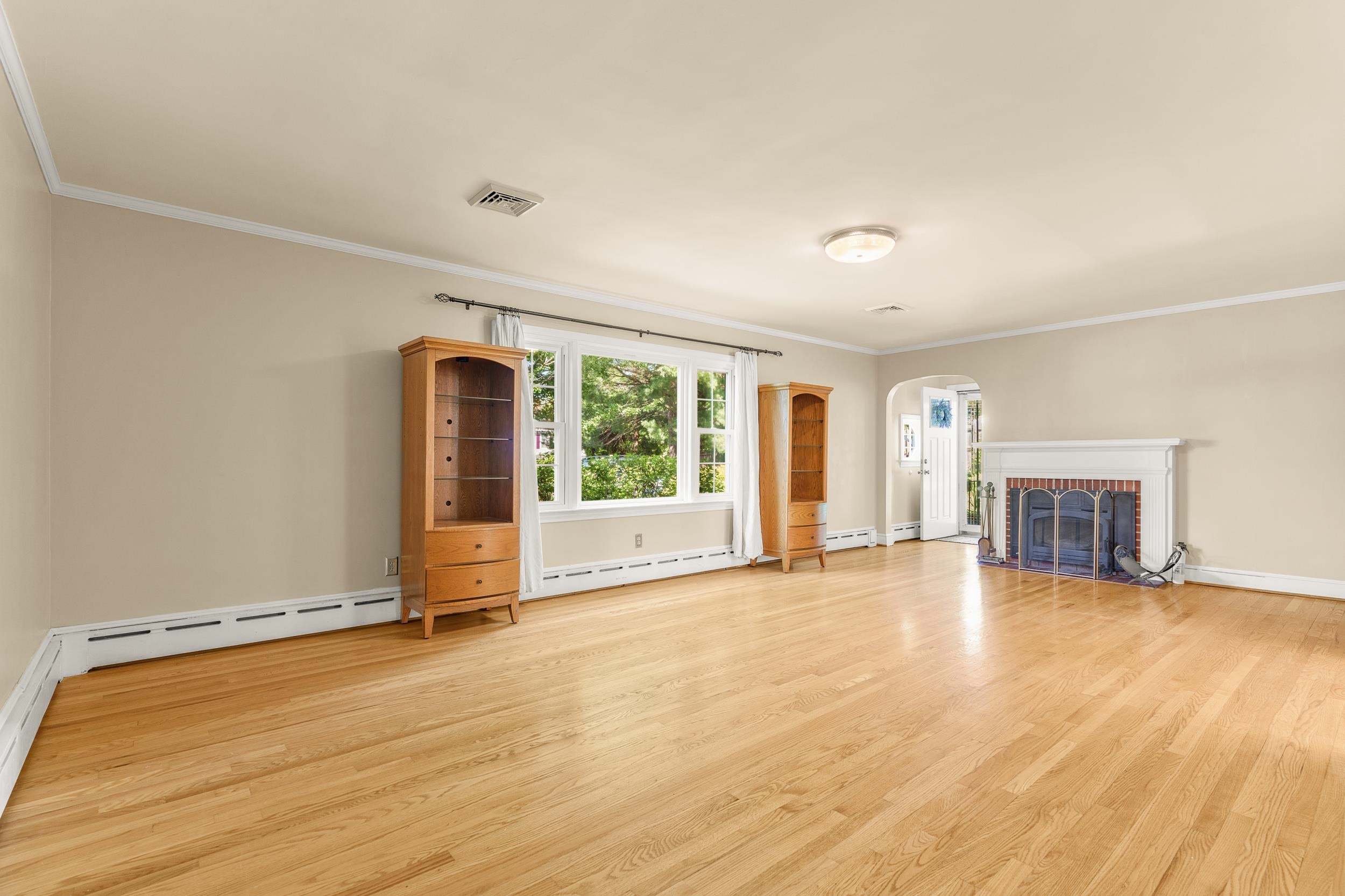406 COLLEGE CIR, STAUNTON, Virginia 24401, 4 Bedrooms Bedrooms, ,2 BathroomsBathrooms,Residential,406 COLLEGE CIR,666219 MLS # 666219