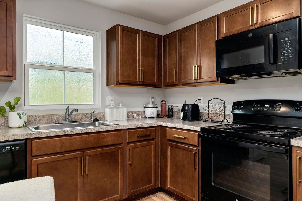 710 GROMMET DR, ROCKINGHAM, Virginia 22801, 3 Bedrooms Bedrooms, ,2 BathroomsBathrooms,Residential,710 GROMMET DR,666221 MLS # 666221
