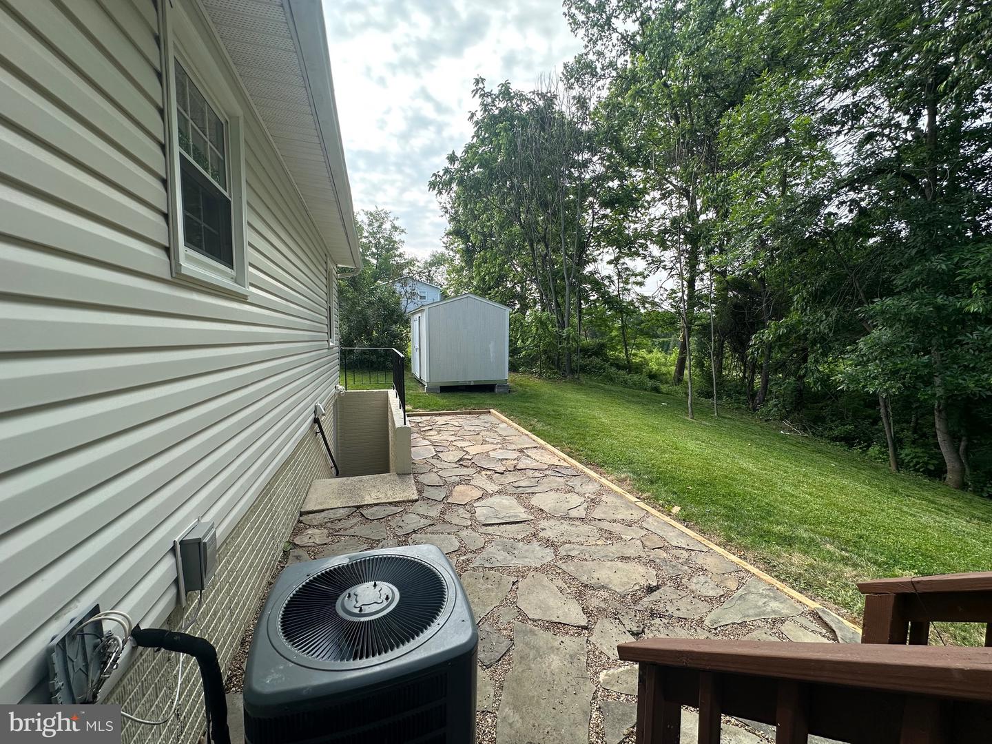 125 OAK VIEW DR SE, LEESBURG, Virginia 20175, 4 Bedrooms Bedrooms, ,2 BathroomsBathrooms,Residential,For sale,125 OAK VIEW DR SE,VALO2095906 MLS # VALO2095906