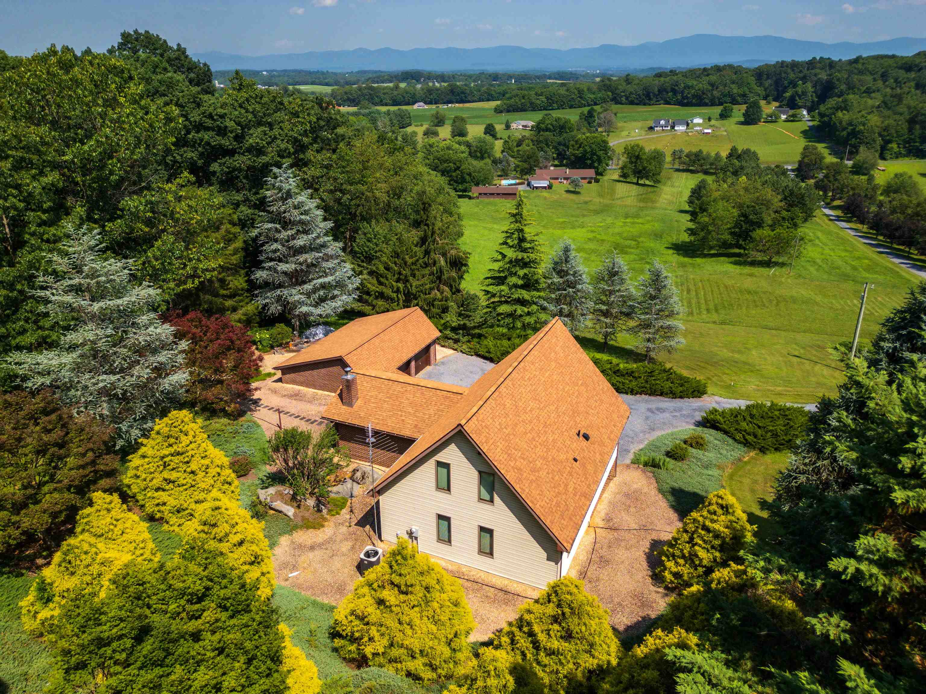 613 DICES SPRING RD, WEYERS CAVE, Virginia 24486, 3 Bedrooms Bedrooms, ,2 BathroomsBathrooms,Residential,613 DICES SPRING RD,666230 MLS # 666230