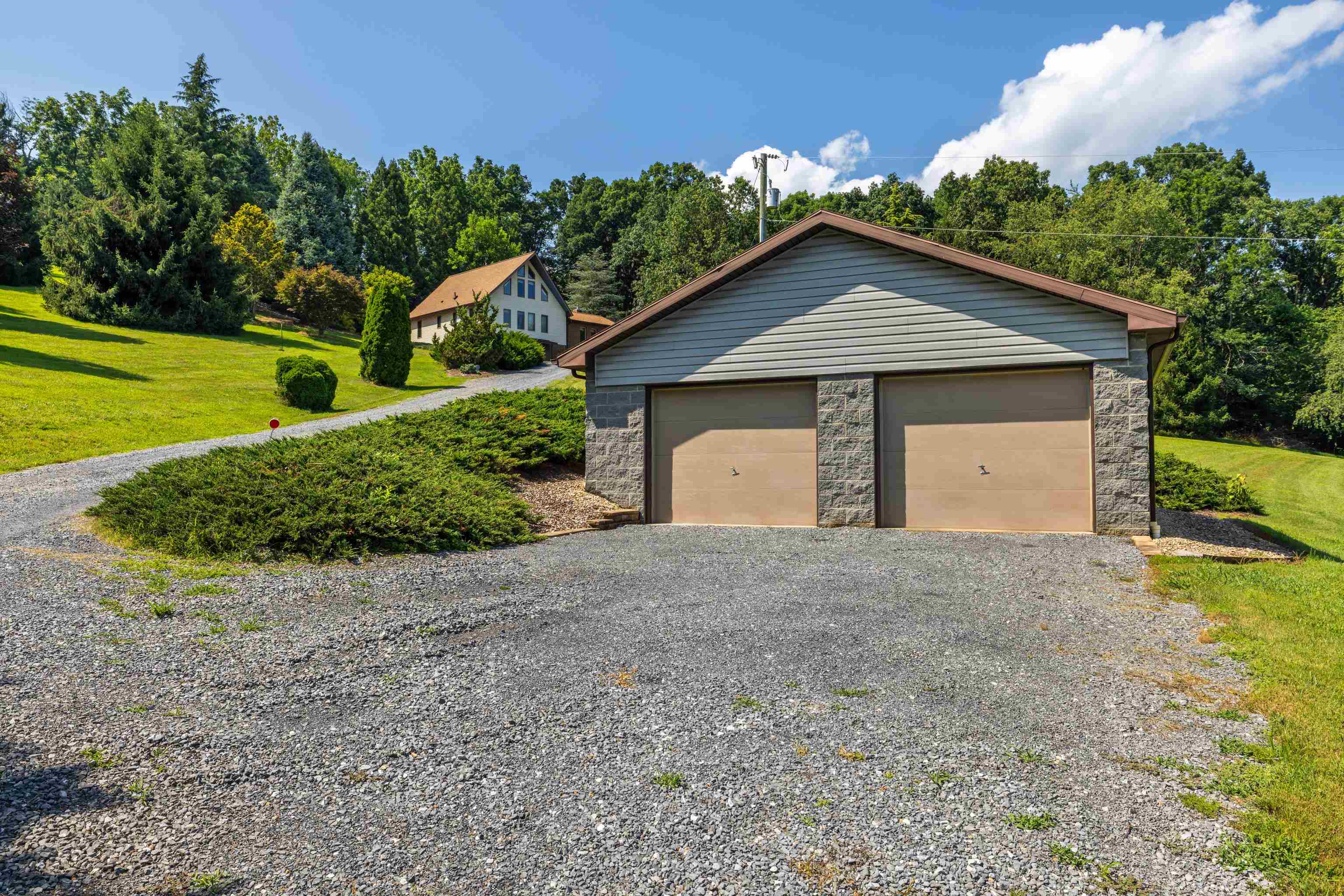 613 DICES SPRING RD, WEYERS CAVE, Virginia 24486, 3 Bedrooms Bedrooms, ,2 BathroomsBathrooms,Residential,613 DICES SPRING RD,666230 MLS # 666230