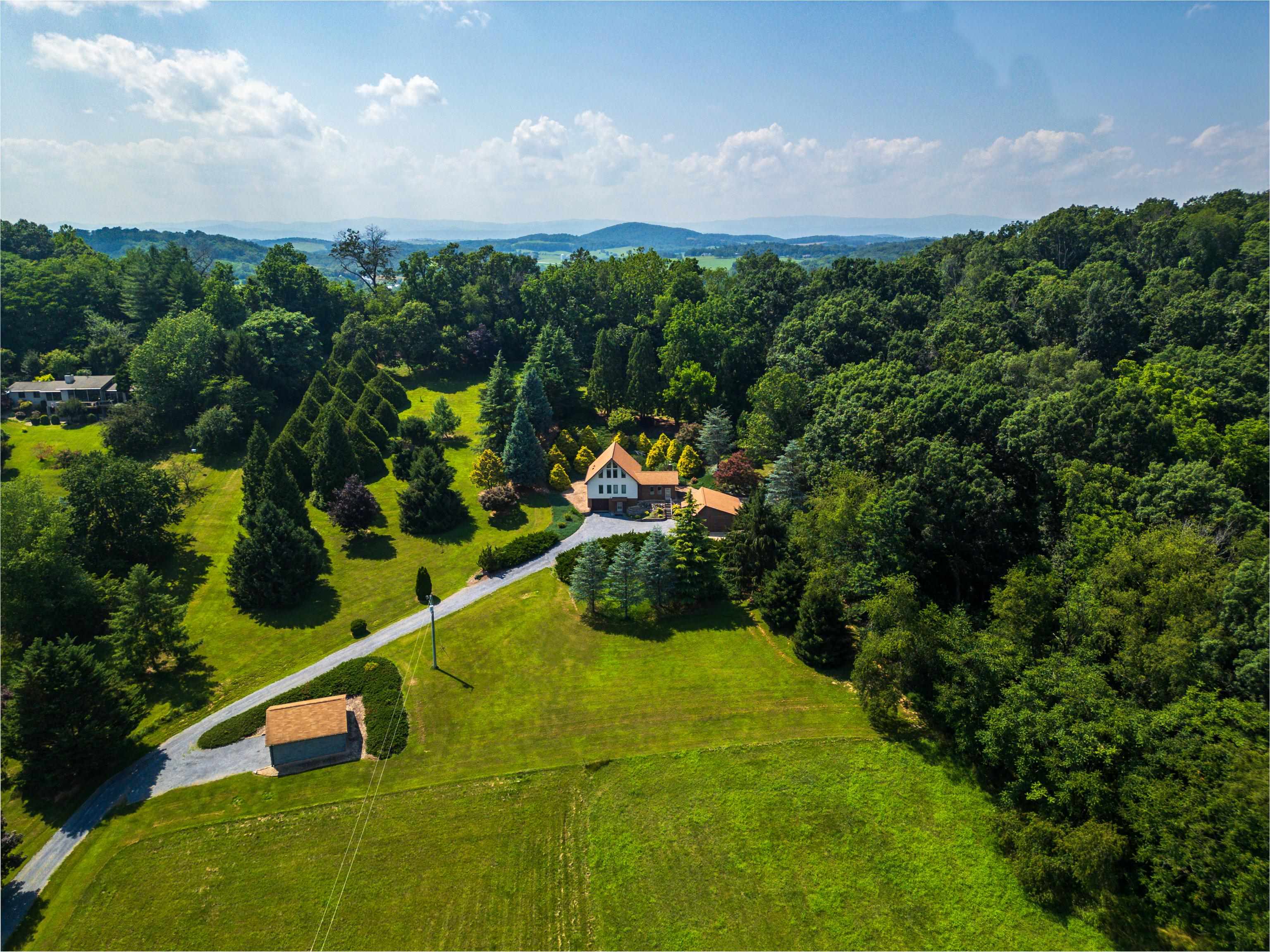 613 DICES SPRING RD, WEYERS CAVE, Virginia 24486, 3 Bedrooms Bedrooms, ,2 BathroomsBathrooms,Residential,613 DICES SPRING RD,666230 MLS # 666230