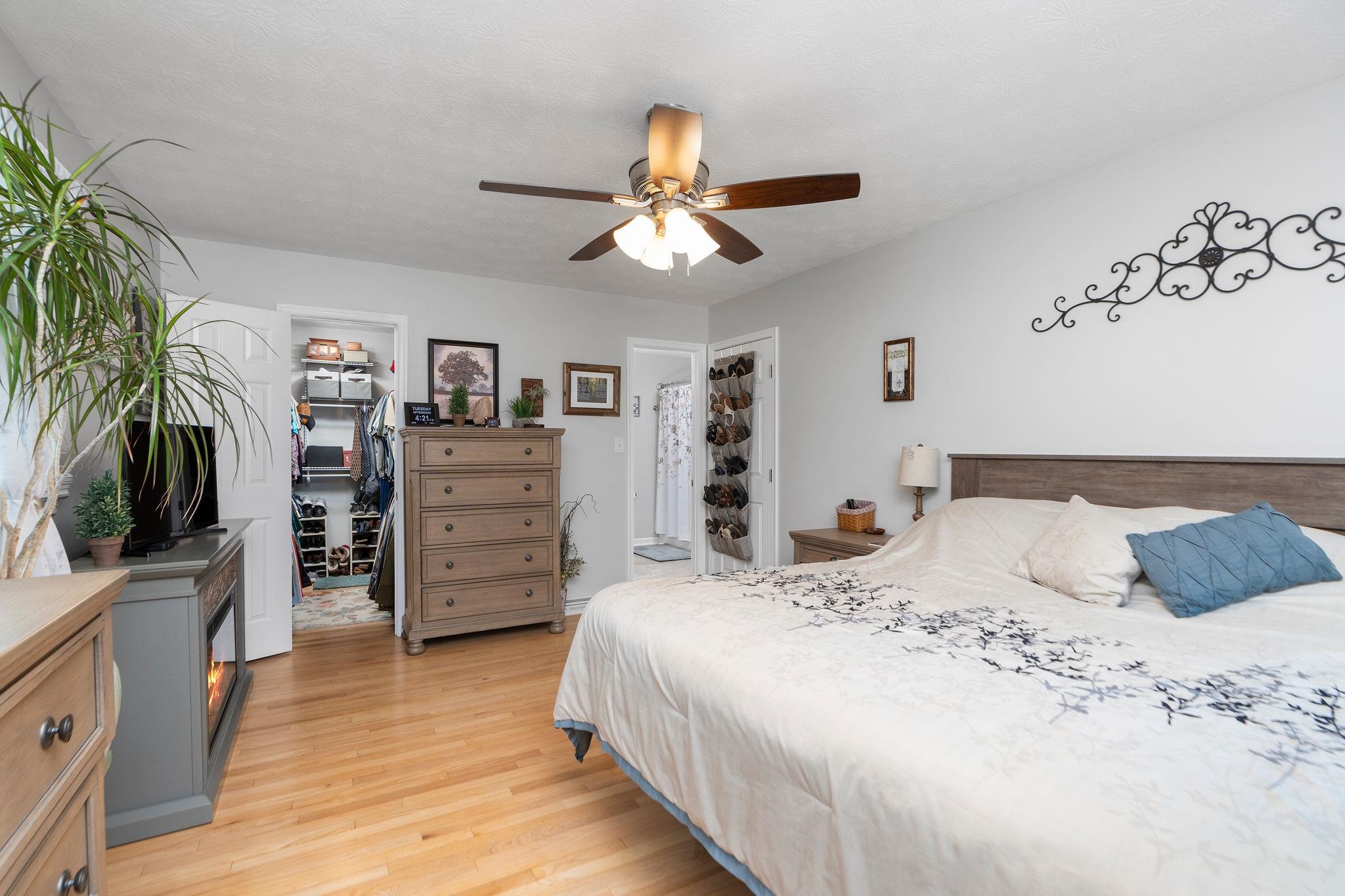 2737 BARRENRIDGE RD, STAUNTON, Virginia 24401, 2 Bedrooms Bedrooms, ,2 BathroomsBathrooms,Residential,2737 BARRENRIDGE RD,666244 MLS # 666244