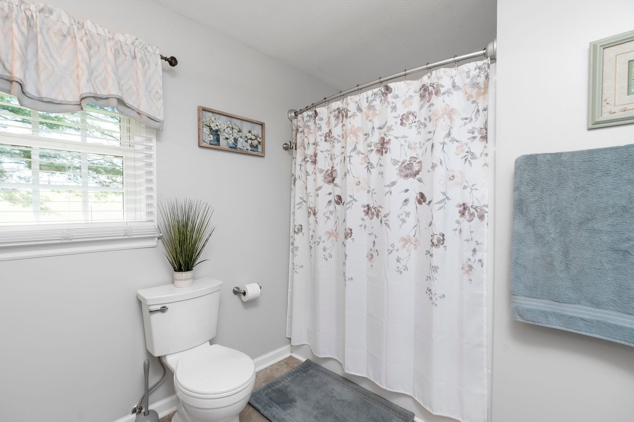 2737 BARRENRIDGE RD, STAUNTON, Virginia 24401, 2 Bedrooms Bedrooms, ,2 BathroomsBathrooms,Residential,2737 BARRENRIDGE RD,666244 MLS # 666244