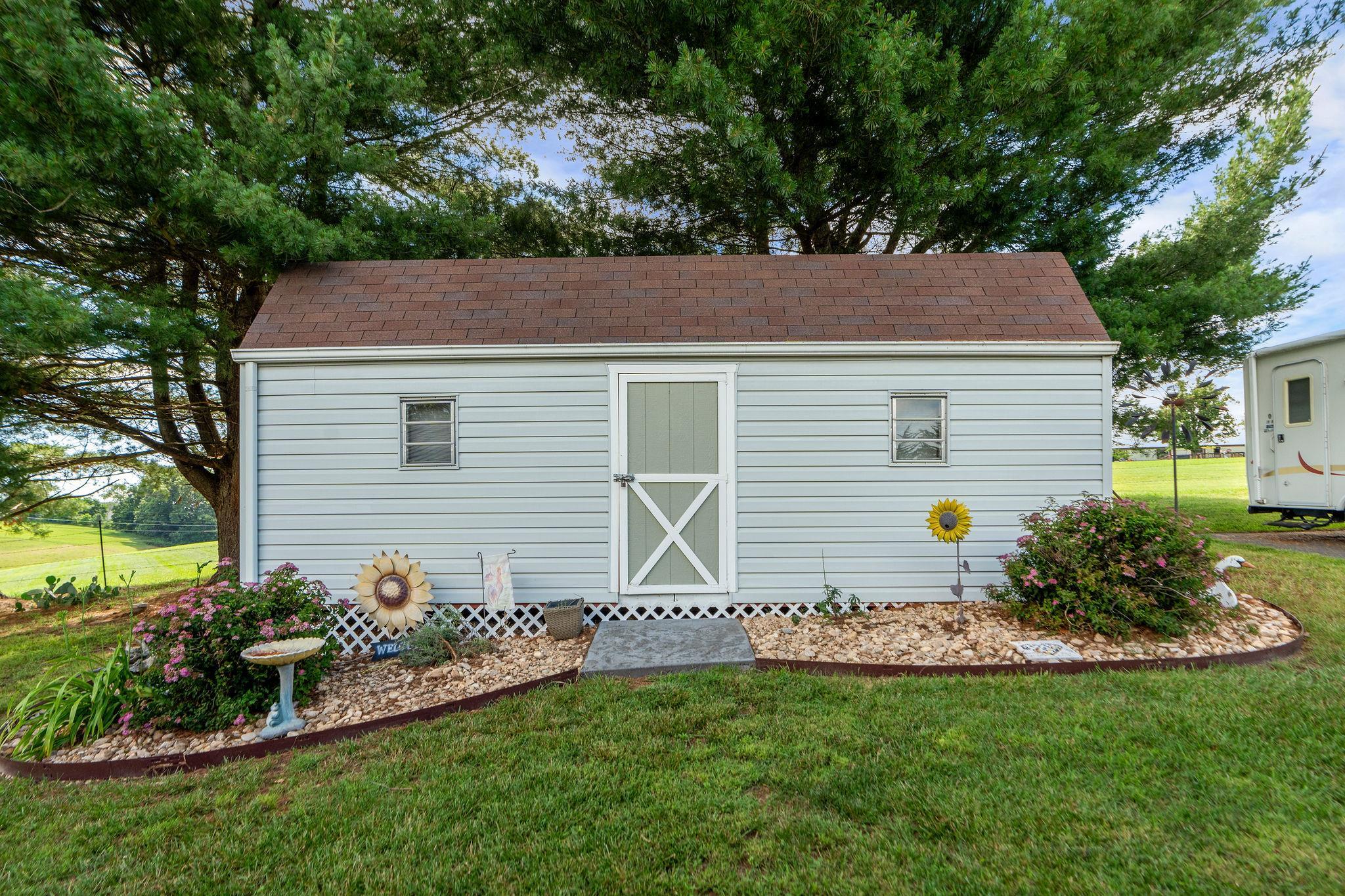 2737 BARRENRIDGE RD, STAUNTON, Virginia 24401, 2 Bedrooms Bedrooms, ,2 BathroomsBathrooms,Residential,2737 BARRENRIDGE RD,666244 MLS # 666244