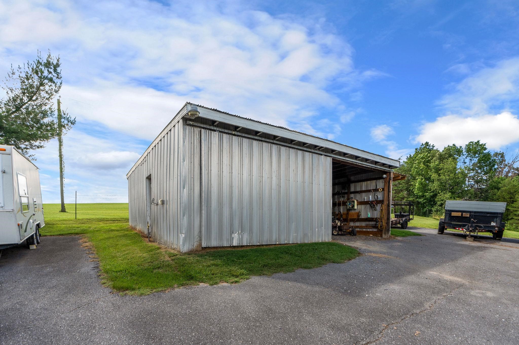 2737 BARRENRIDGE RD, STAUNTON, Virginia 24401, 2 Bedrooms Bedrooms, ,2 BathroomsBathrooms,Residential,2737 BARRENRIDGE RD,666244 MLS # 666244