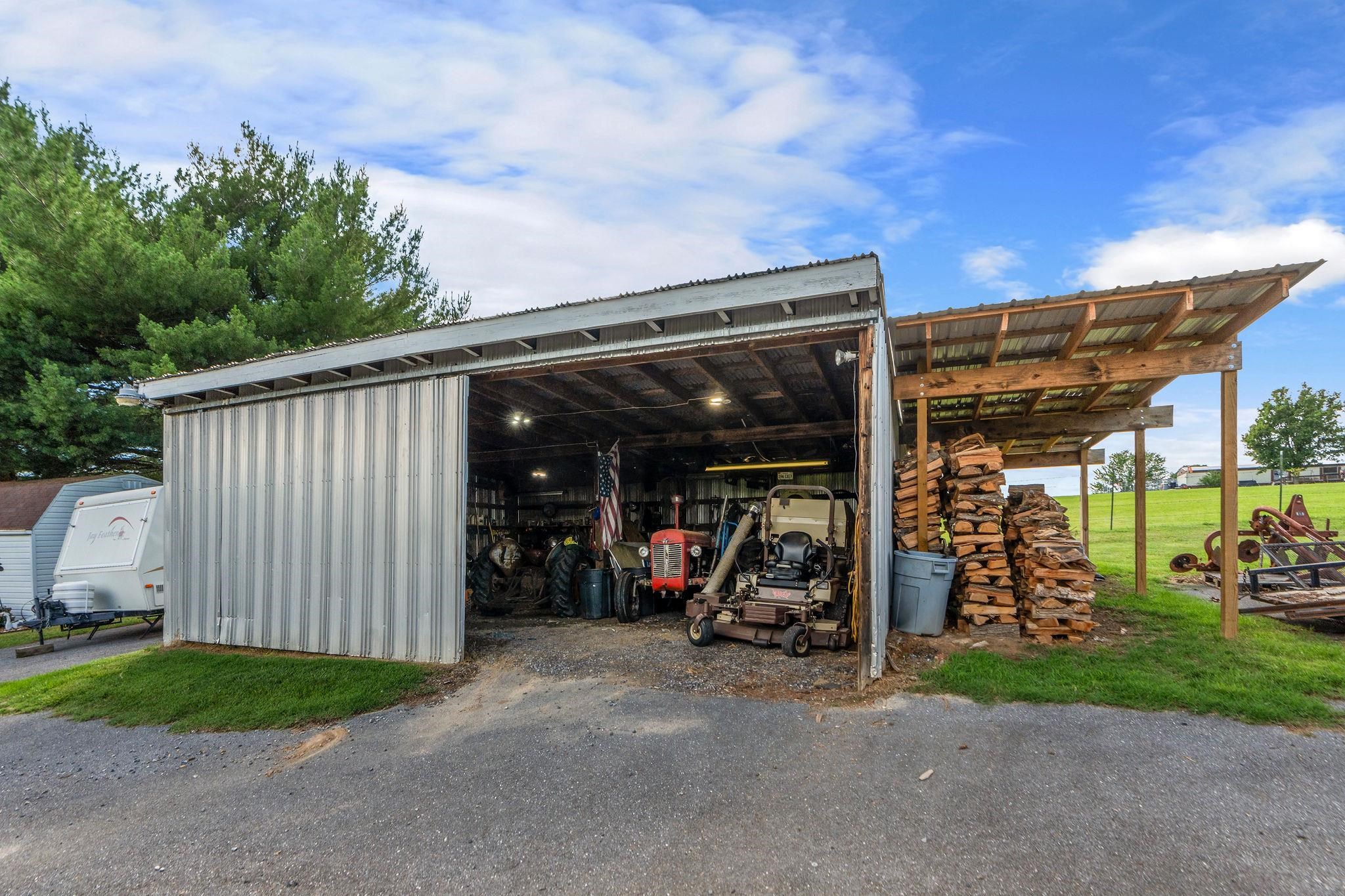 2737 BARRENRIDGE RD, STAUNTON, Virginia 24401, 2 Bedrooms Bedrooms, ,2 BathroomsBathrooms,Residential,2737 BARRENRIDGE RD,666244 MLS # 666244