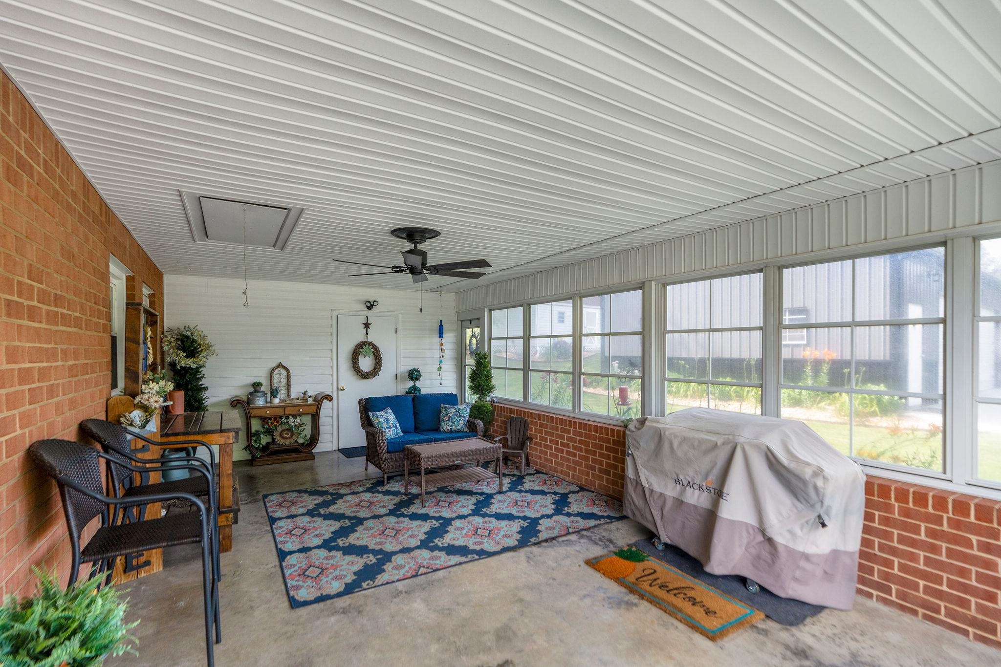2737 BARRENRIDGE RD, STAUNTON, Virginia 24401, 2 Bedrooms Bedrooms, ,2 BathroomsBathrooms,Residential,2737 BARRENRIDGE RD,666244 MLS # 666244