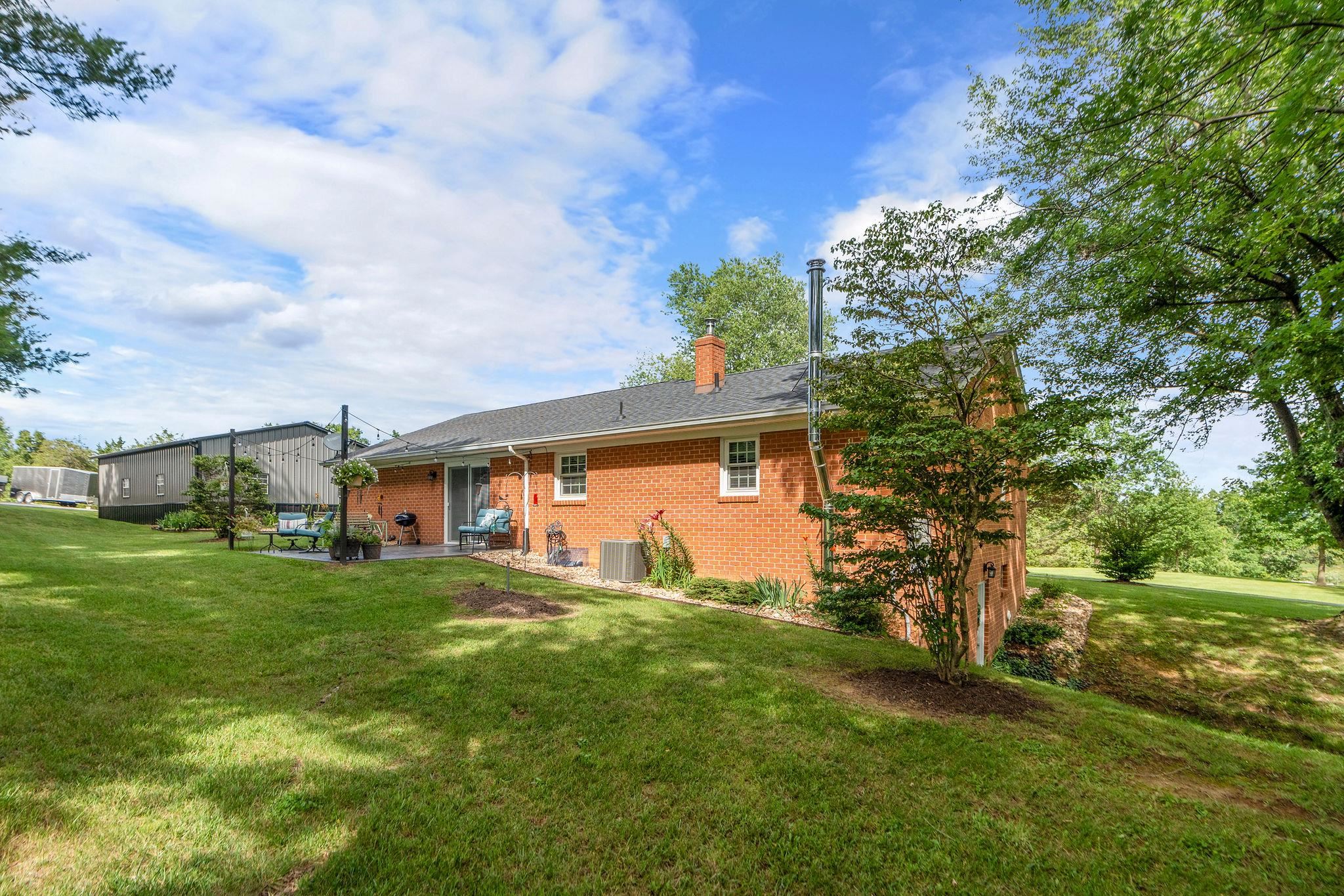 2737 BARRENRIDGE RD, STAUNTON, Virginia 24401, 2 Bedrooms Bedrooms, ,2 BathroomsBathrooms,Residential,2737 BARRENRIDGE RD,666244 MLS # 666244