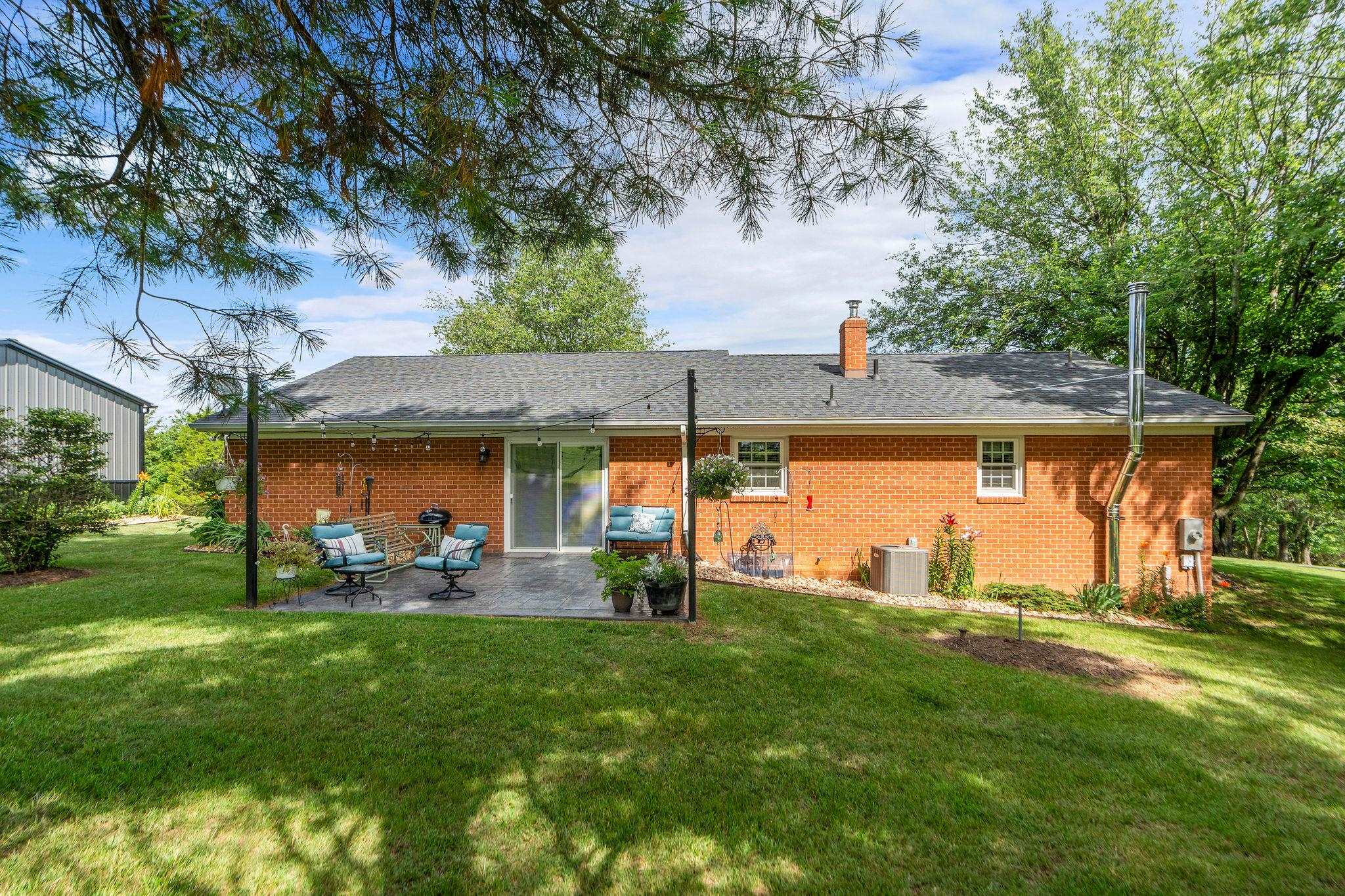 2737 BARRENRIDGE RD, STAUNTON, Virginia 24401, 2 Bedrooms Bedrooms, ,2 BathroomsBathrooms,Residential,2737 BARRENRIDGE RD,666244 MLS # 666244