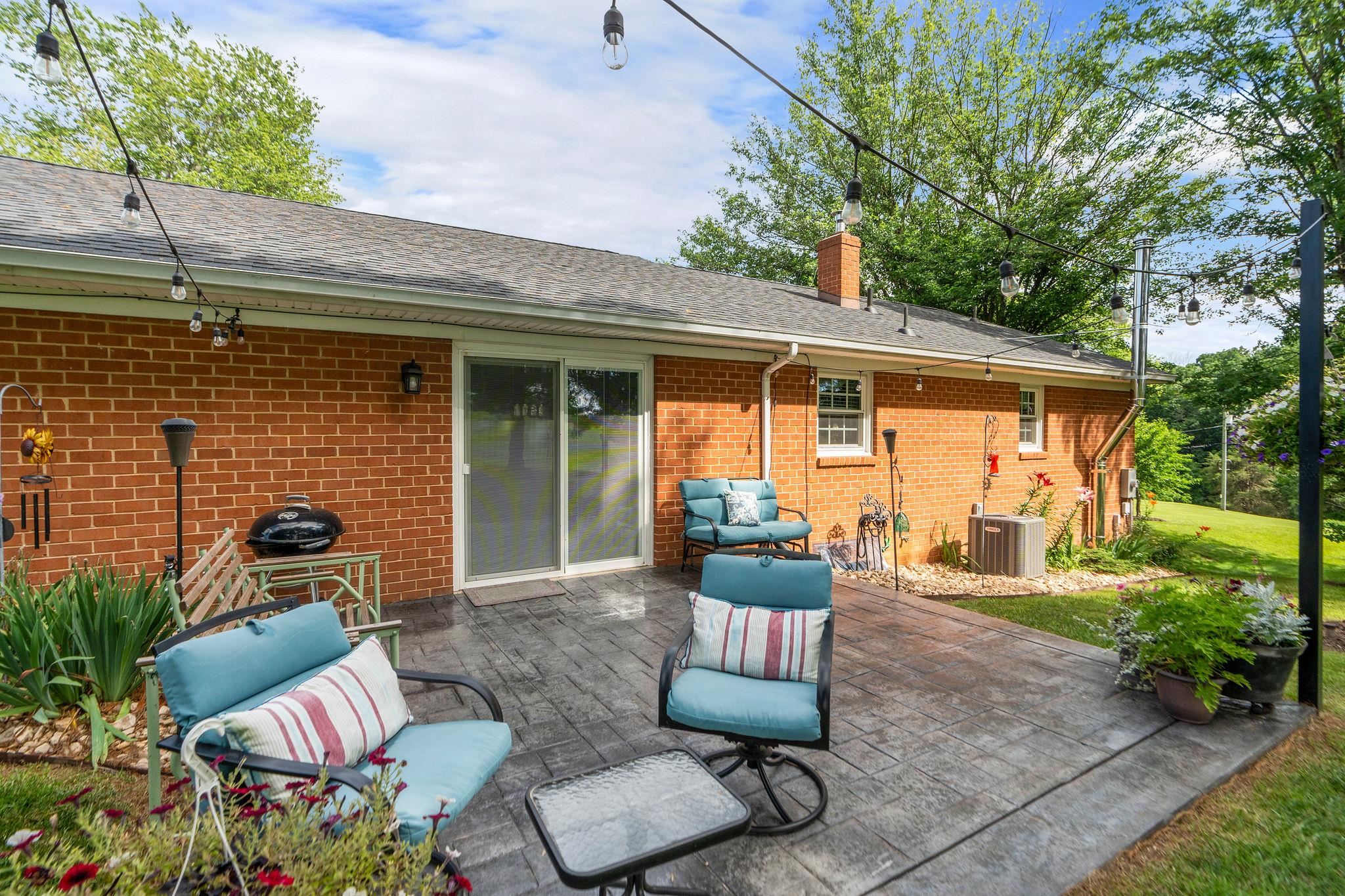 2737 BARRENRIDGE RD, STAUNTON, Virginia 24401, 2 Bedrooms Bedrooms, ,2 BathroomsBathrooms,Residential,2737 BARRENRIDGE RD,666244 MLS # 666244