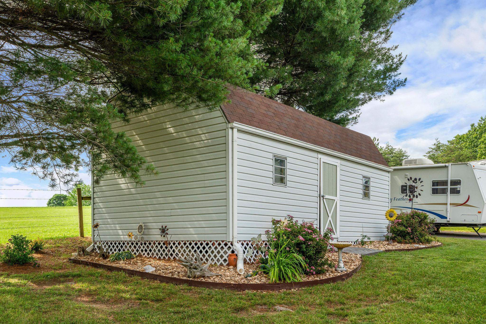 2737 BARRENRIDGE RD, STAUNTON, Virginia 24401, 2 Bedrooms Bedrooms, ,2 BathroomsBathrooms,Residential,2737 BARRENRIDGE RD,666244 MLS # 666244