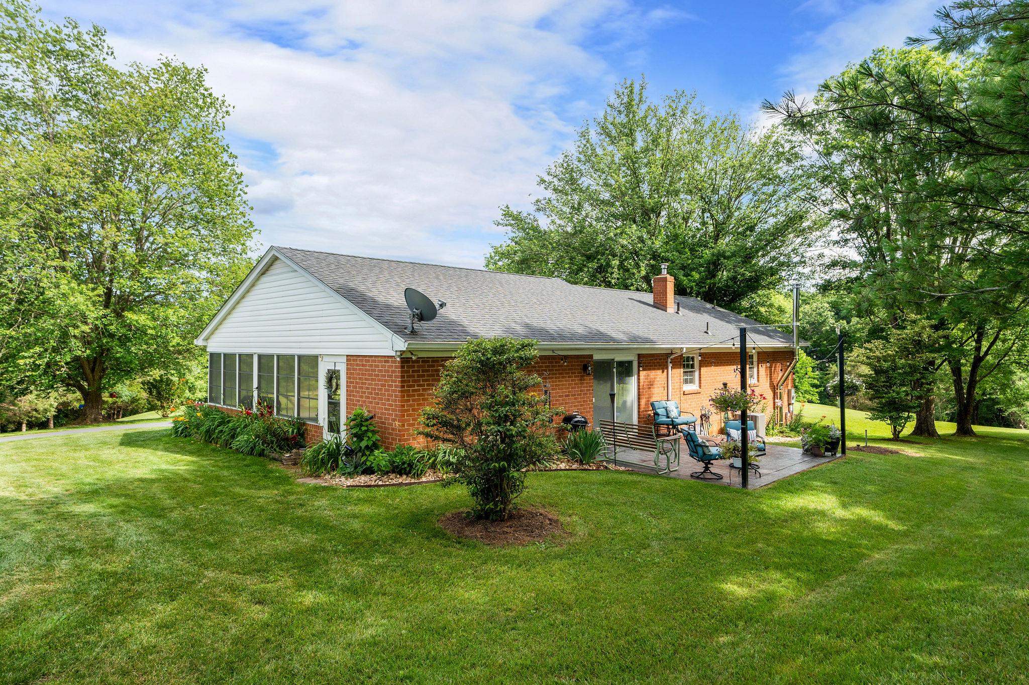 2737 BARRENRIDGE RD, STAUNTON, Virginia 24401, 2 Bedrooms Bedrooms, ,2 BathroomsBathrooms,Residential,2737 BARRENRIDGE RD,666244 MLS # 666244