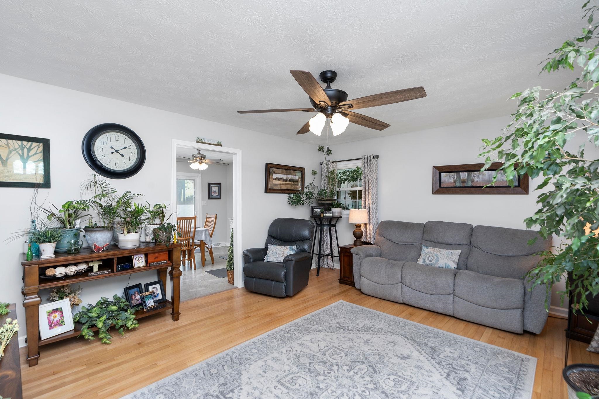2737 BARRENRIDGE RD, STAUNTON, Virginia 24401, 2 Bedrooms Bedrooms, ,2 BathroomsBathrooms,Residential,2737 BARRENRIDGE RD,666244 MLS # 666244