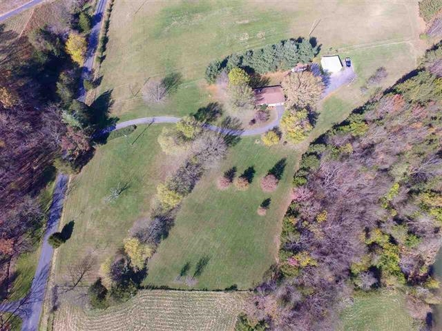 2737 BARRENRIDGE RD, STAUNTON, Virginia 24401, 2 Bedrooms Bedrooms, ,2 BathroomsBathrooms,Residential,2737 BARRENRIDGE RD,666244 MLS # 666244