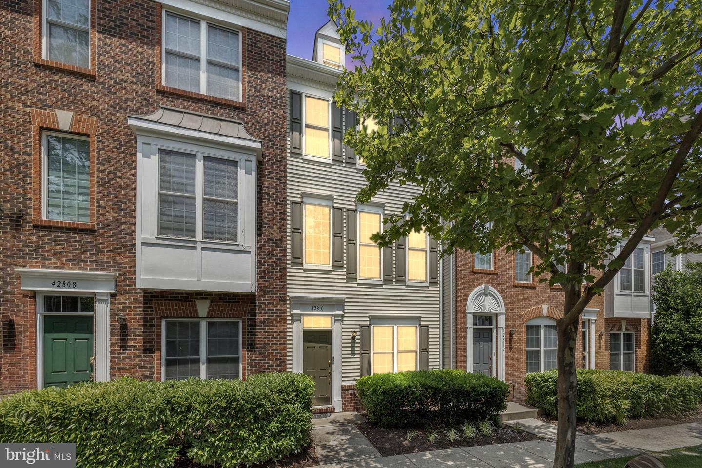42810 FLANNIGAN TER, CHANTILLY, Virginia 20152, 4 Bedrooms Bedrooms, ,2 BathroomsBathrooms,Residential,For sale,42810 FLANNIGAN TER,VALO2096690 MLS # VALO2096690