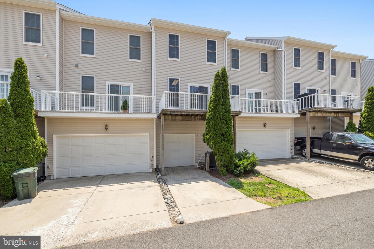 42810 FLANNIGAN TER, CHANTILLY, Virginia 20152, 4 Bedrooms Bedrooms, ,2 BathroomsBathrooms,Residential,For sale,42810 FLANNIGAN TER,VALO2096690 MLS # VALO2096690