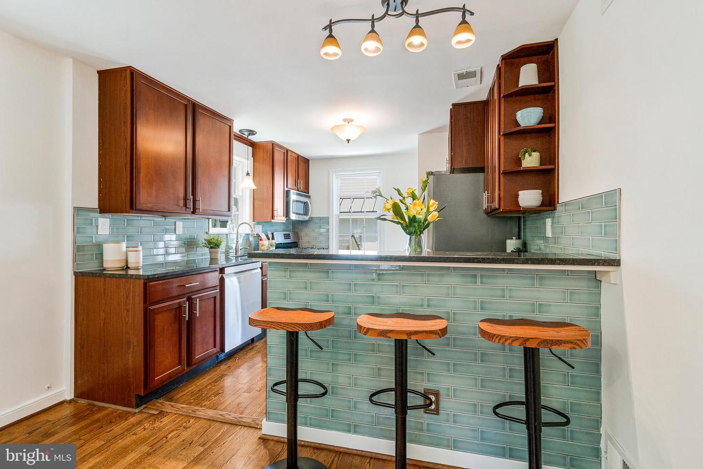970 N LONGFELLOW ST, ARLINGTON, Virginia 22205, 3 Bedrooms Bedrooms, ,2 BathroomsBathrooms,Residential,For sale,970 N LONGFELLOW ST,VAAR2057934 MLS # VAAR2057934
