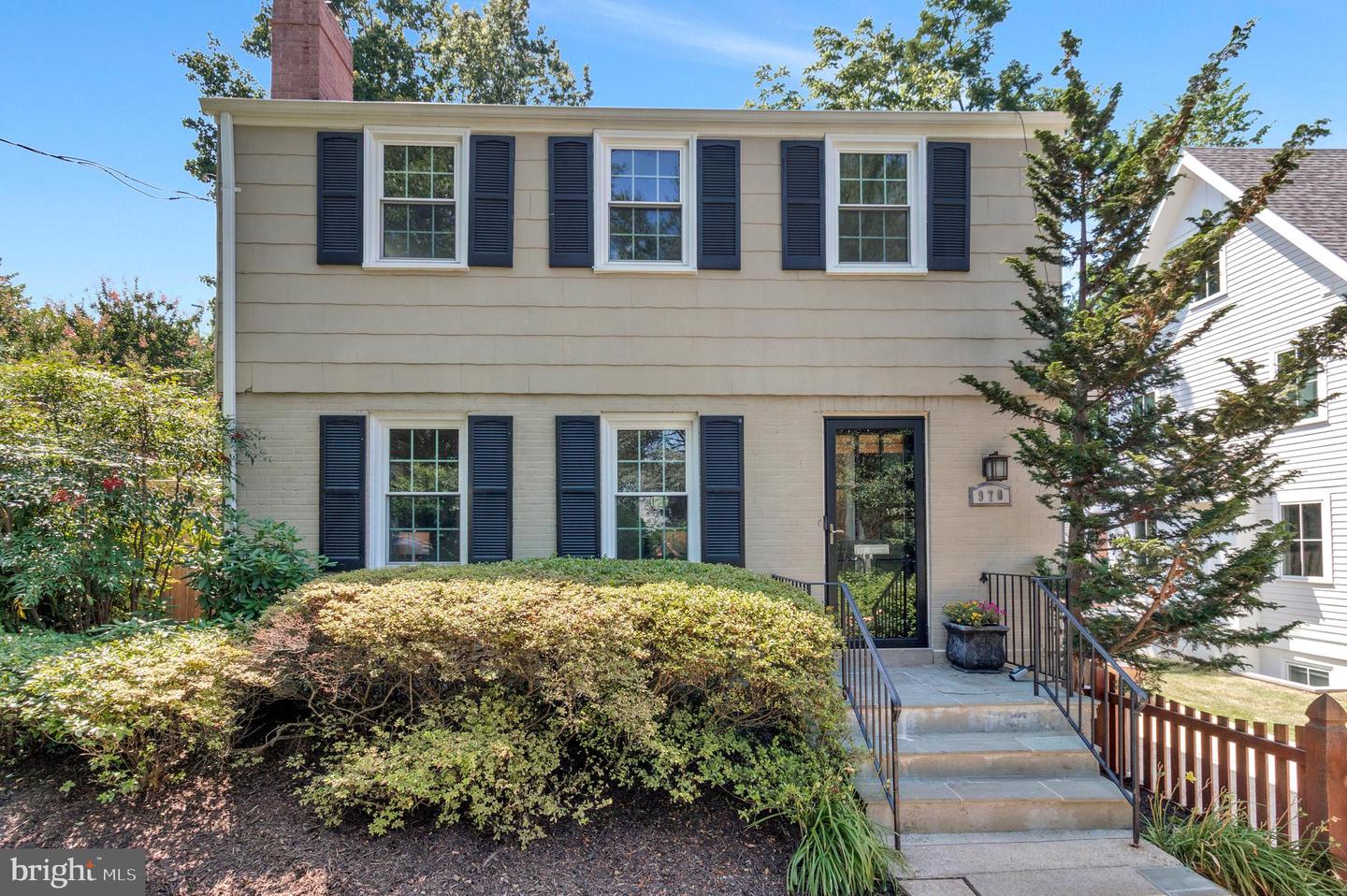 970 N LONGFELLOW ST, ARLINGTON, Virginia 22205, 3 Bedrooms Bedrooms, ,2 BathroomsBathrooms,Residential,For sale,970 N LONGFELLOW ST,VAAR2057934 MLS # VAAR2057934