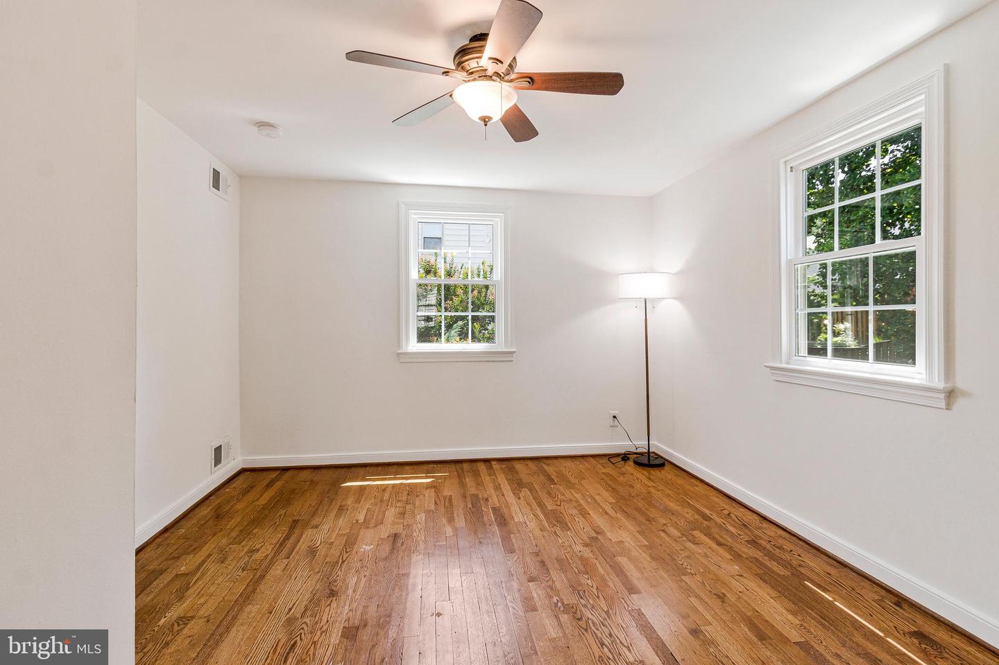 970 N LONGFELLOW ST, ARLINGTON, Virginia 22205, 3 Bedrooms Bedrooms, ,2 BathroomsBathrooms,Residential,For sale,970 N LONGFELLOW ST,VAAR2057934 MLS # VAAR2057934
