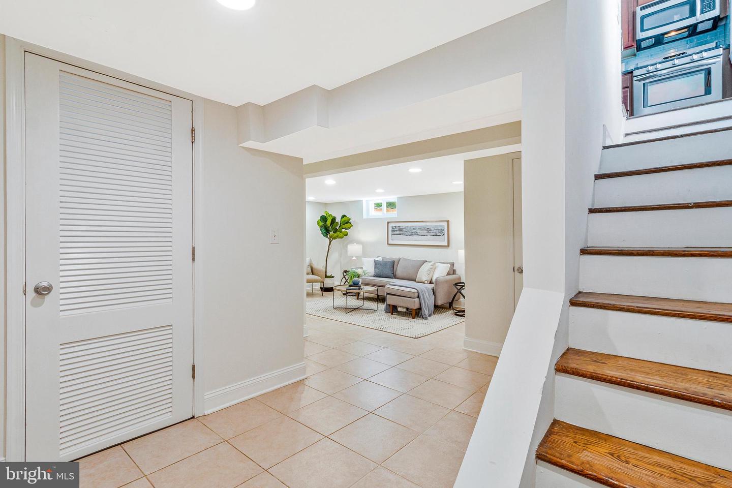 970 N LONGFELLOW ST, ARLINGTON, Virginia 22205, 3 Bedrooms Bedrooms, ,2 BathroomsBathrooms,Residential,For sale,970 N LONGFELLOW ST,VAAR2057934 MLS # VAAR2057934