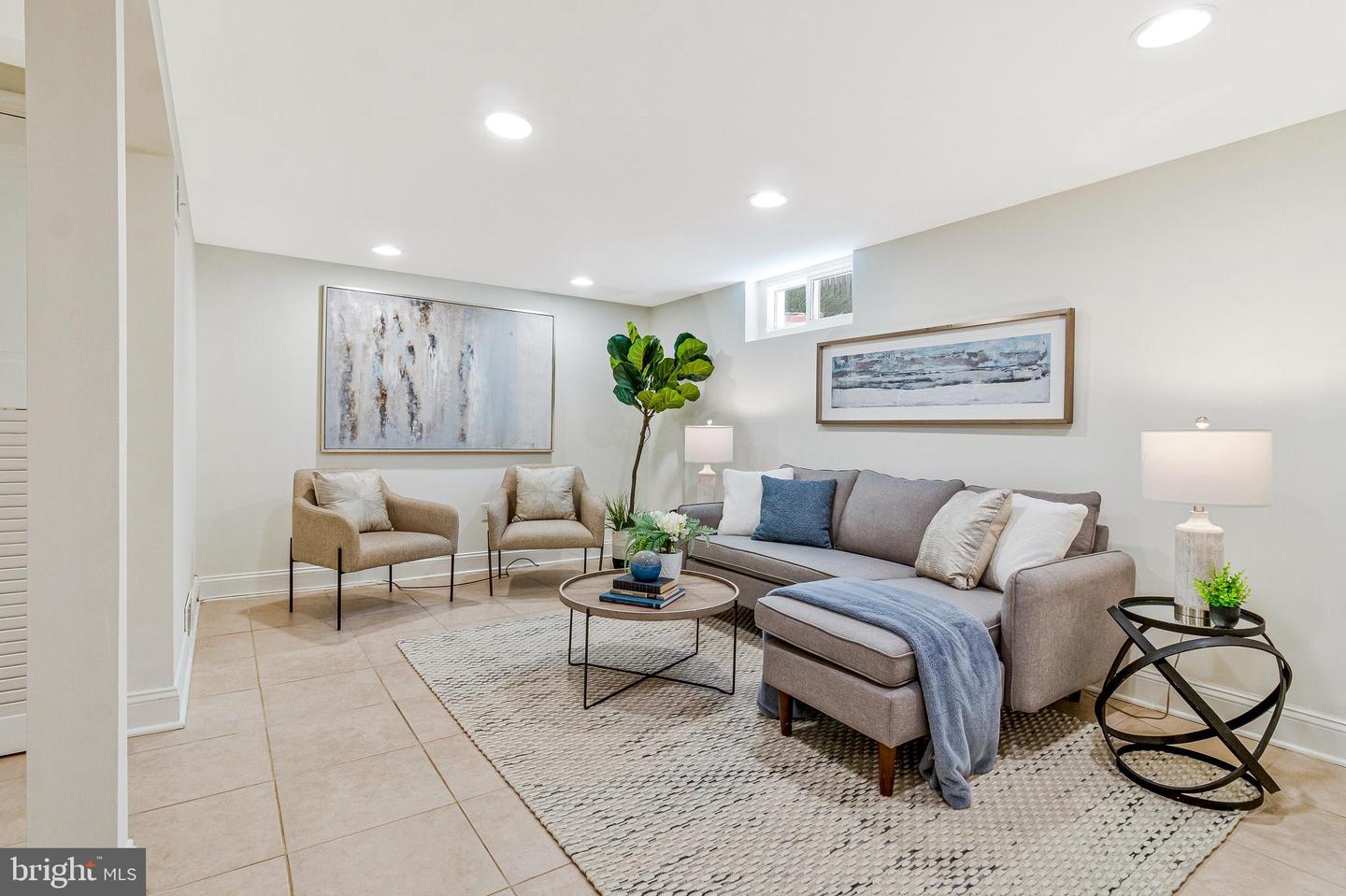 970 N LONGFELLOW ST, ARLINGTON, Virginia 22205, 3 Bedrooms Bedrooms, ,2 BathroomsBathrooms,Residential,For sale,970 N LONGFELLOW ST,VAAR2057934 MLS # VAAR2057934