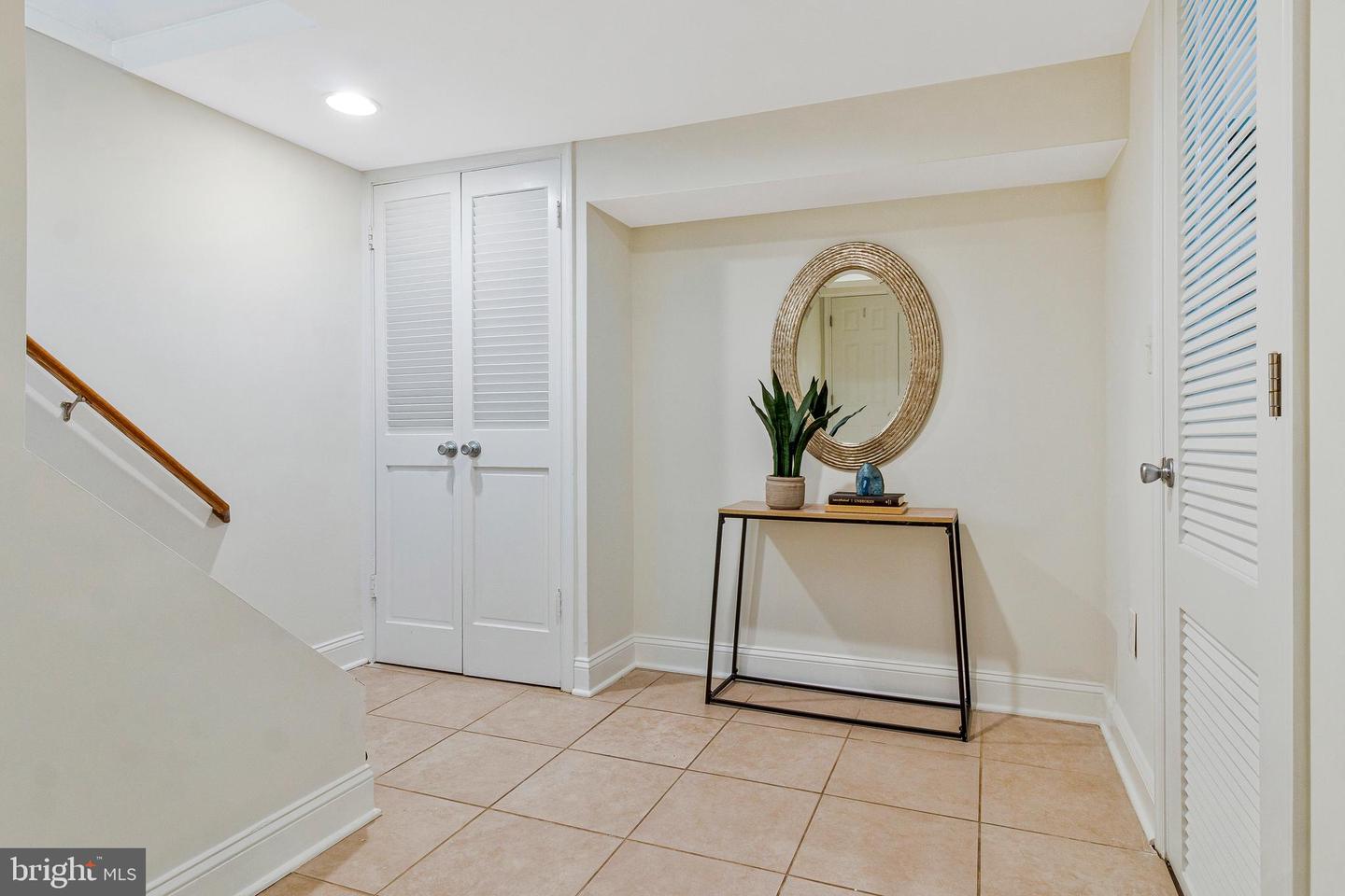 970 N LONGFELLOW ST, ARLINGTON, Virginia 22205, 3 Bedrooms Bedrooms, ,2 BathroomsBathrooms,Residential,For sale,970 N LONGFELLOW ST,VAAR2057934 MLS # VAAR2057934