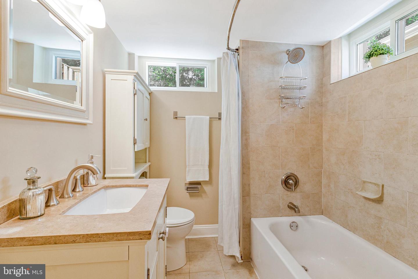 970 N LONGFELLOW ST, ARLINGTON, Virginia 22205, 3 Bedrooms Bedrooms, ,2 BathroomsBathrooms,Residential,For sale,970 N LONGFELLOW ST,VAAR2057934 MLS # VAAR2057934