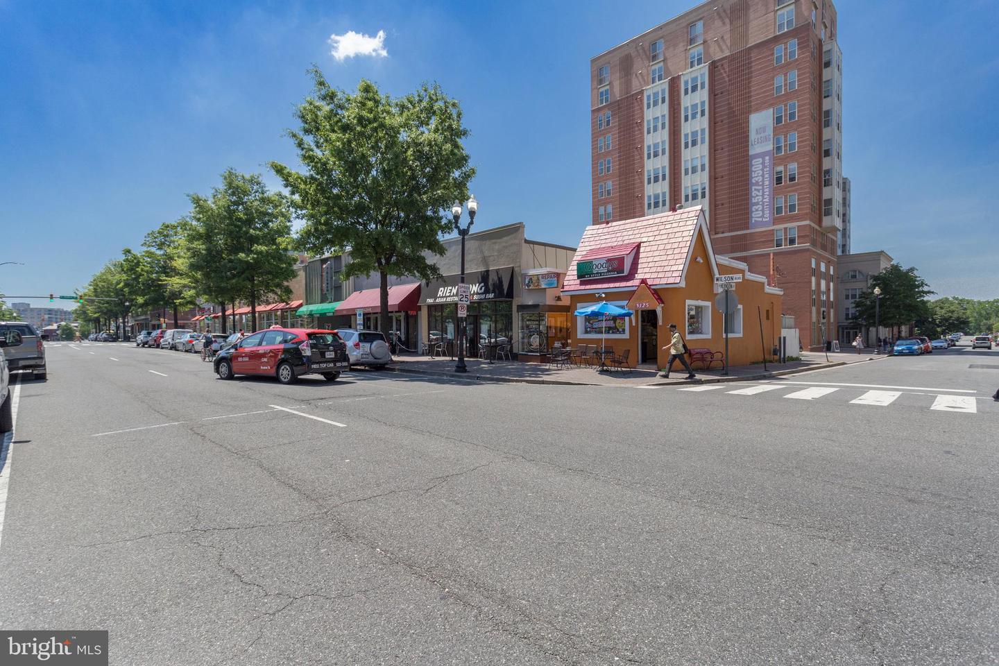 970 N LONGFELLOW ST, ARLINGTON, Virginia 22205, 3 Bedrooms Bedrooms, ,2 BathroomsBathrooms,Residential,For sale,970 N LONGFELLOW ST,VAAR2057934 MLS # VAAR2057934