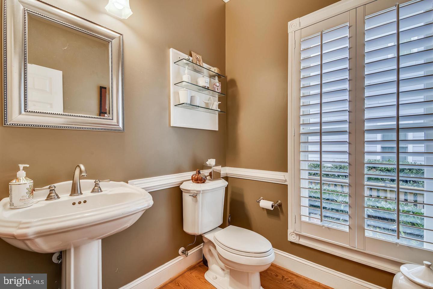 2017 WOODFORD RD, VIENNA, Virginia 22182, 5 Bedrooms Bedrooms, ,5 BathroomsBathrooms,Residential,For sale,2017 WOODFORD RD,VAFX2242374 MLS # VAFX2242374