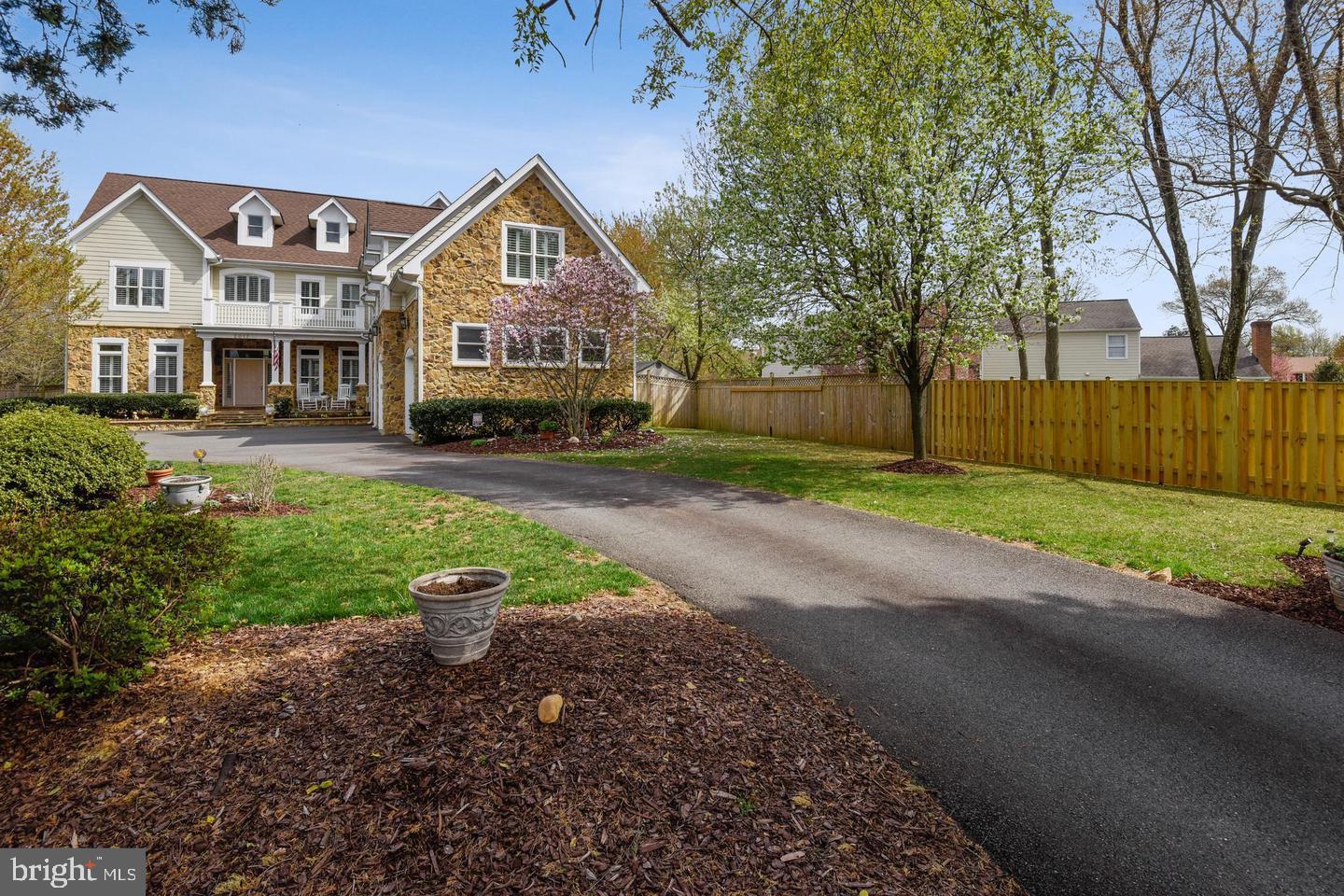 2017 WOODFORD RD, VIENNA, Virginia 22182, 5 Bedrooms Bedrooms, ,5 BathroomsBathrooms,Residential,For sale,2017 WOODFORD RD,VAFX2242374 MLS # VAFX2242374