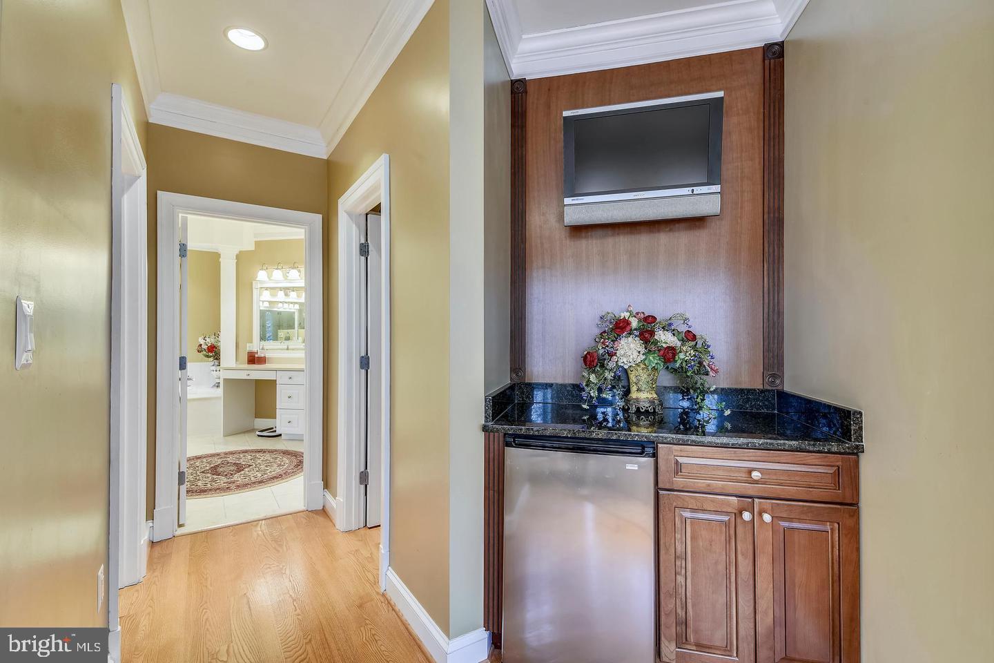 2017 WOODFORD RD, VIENNA, Virginia 22182, 5 Bedrooms Bedrooms, ,5 BathroomsBathrooms,Residential,For sale,2017 WOODFORD RD,VAFX2242374 MLS # VAFX2242374