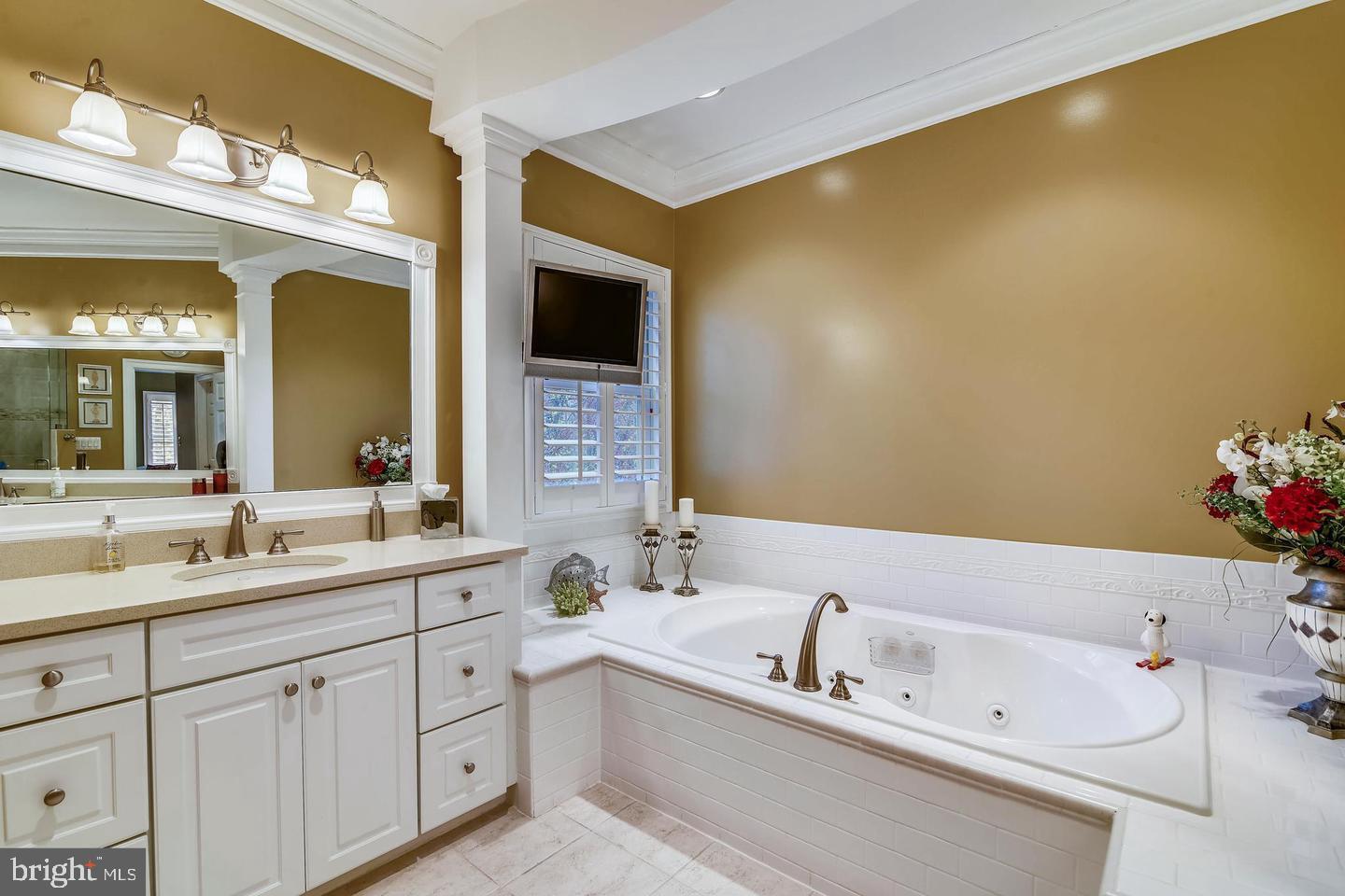 2017 WOODFORD RD, VIENNA, Virginia 22182, 5 Bedrooms Bedrooms, ,5 BathroomsBathrooms,Residential,For sale,2017 WOODFORD RD,VAFX2242374 MLS # VAFX2242374