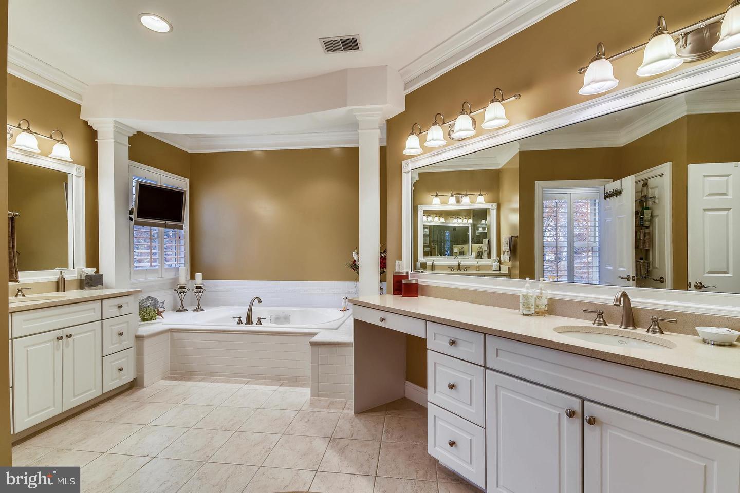 2017 WOODFORD RD, VIENNA, Virginia 22182, 5 Bedrooms Bedrooms, ,5 BathroomsBathrooms,Residential,For sale,2017 WOODFORD RD,VAFX2242374 MLS # VAFX2242374