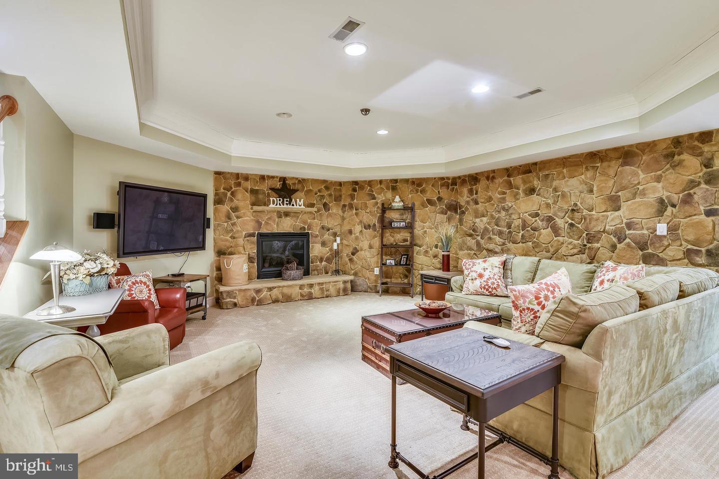 2017 WOODFORD RD, VIENNA, Virginia 22182, 5 Bedrooms Bedrooms, ,5 BathroomsBathrooms,Residential,For sale,2017 WOODFORD RD,VAFX2242374 MLS # VAFX2242374
