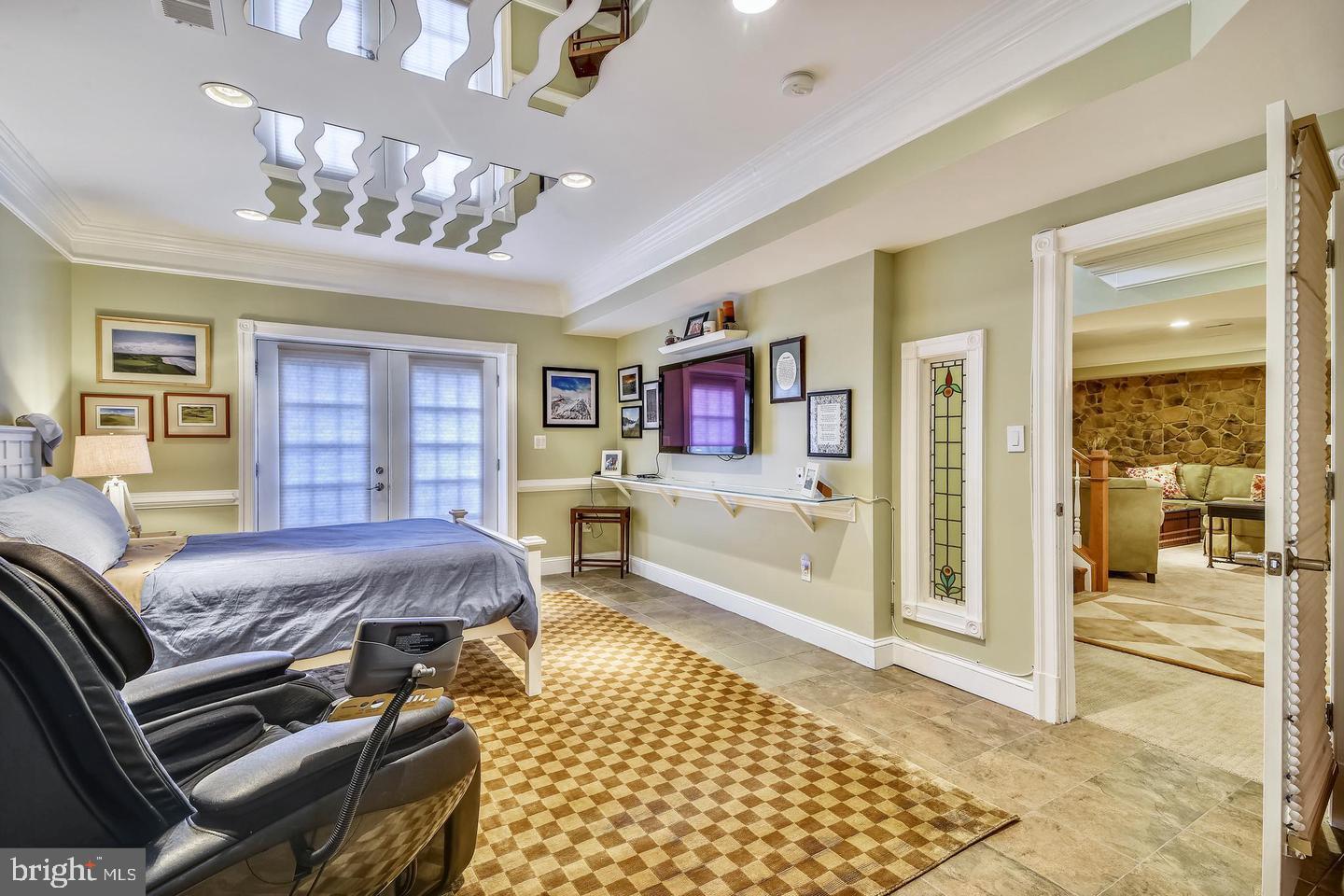 2017 WOODFORD RD, VIENNA, Virginia 22182, 5 Bedrooms Bedrooms, ,5 BathroomsBathrooms,Residential,For sale,2017 WOODFORD RD,VAFX2242374 MLS # VAFX2242374