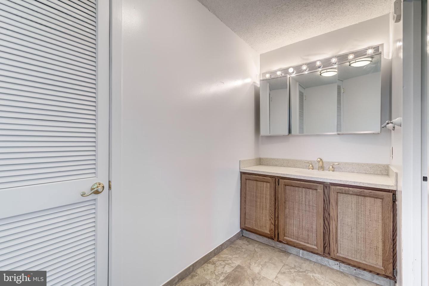1225 MARTHA CUSTIS DR #1210, ALEXANDRIA, Virginia 22302, 1 Bedroom Bedrooms, ,1 BathroomBathrooms,Residential,For sale,1225 MARTHA CUSTIS DR #1210,VAAX2045888 MLS # VAAX2045888