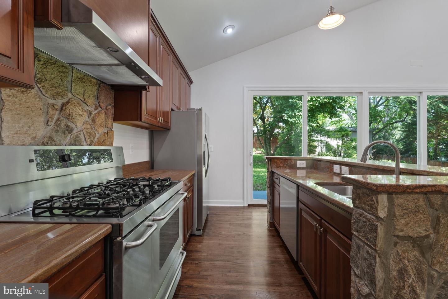 6106 HOUSTON CT, ALEXANDRIA, Virginia 22310, 2 Bedrooms Bedrooms, ,2 BathroomsBathrooms,Residential,For sale,6106 HOUSTON CT,VAFX2244408 MLS # VAFX2244408