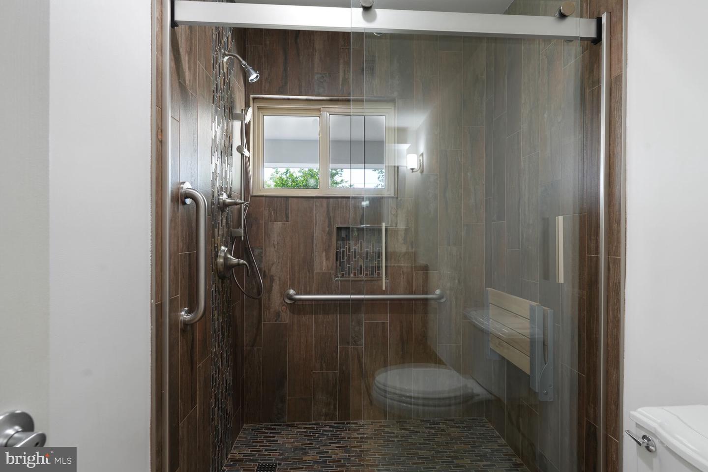 6106 HOUSTON CT, ALEXANDRIA, Virginia 22310, 2 Bedrooms Bedrooms, ,2 BathroomsBathrooms,Residential,For sale,6106 HOUSTON CT,VAFX2244408 MLS # VAFX2244408