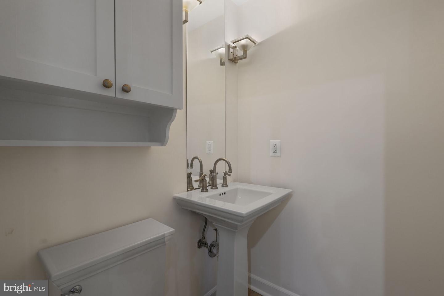 6106 HOUSTON CT, ALEXANDRIA, Virginia 22310, 2 Bedrooms Bedrooms, ,2 BathroomsBathrooms,Residential,For sale,6106 HOUSTON CT,VAFX2244408 MLS # VAFX2244408