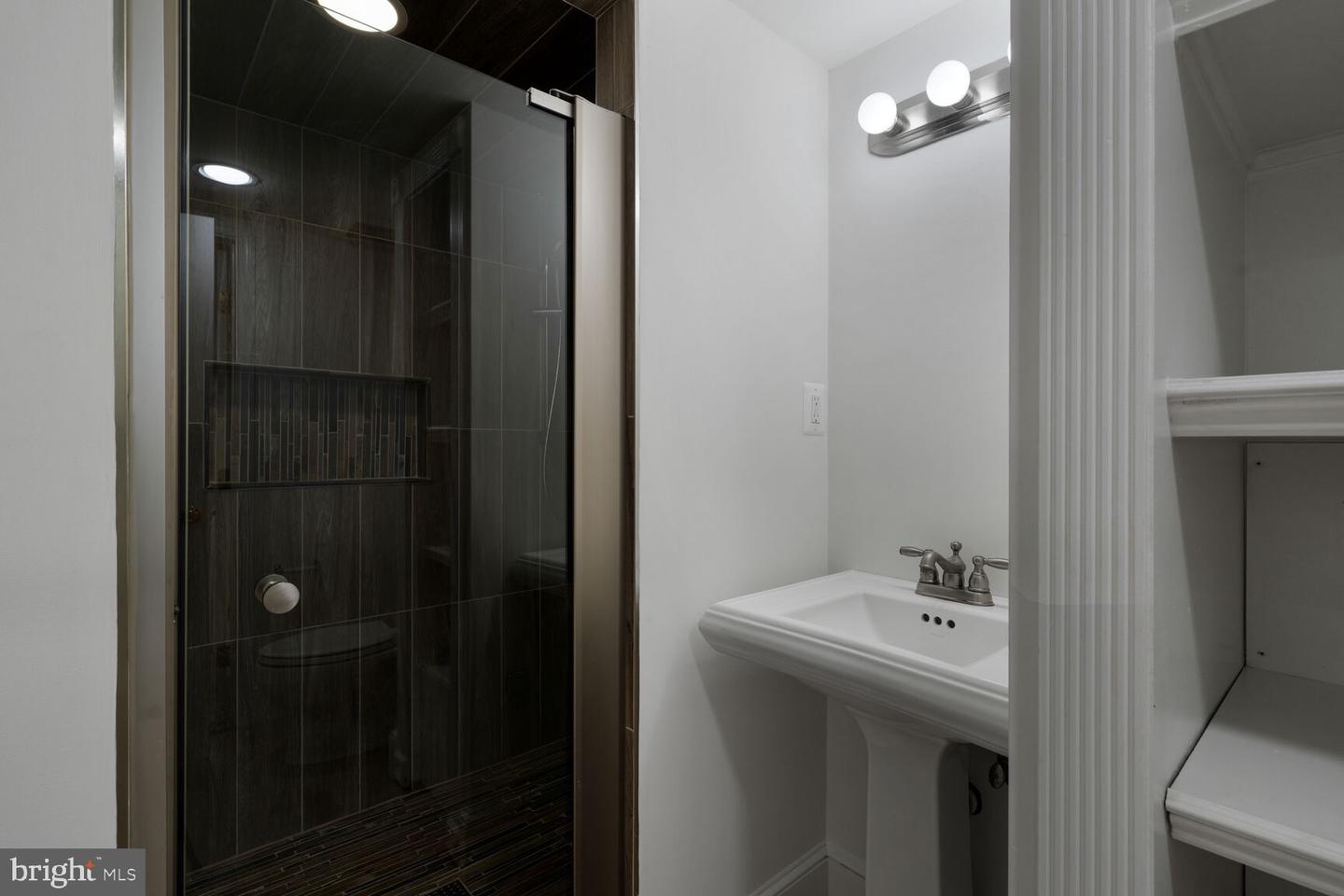 6106 HOUSTON CT, ALEXANDRIA, Virginia 22310, 2 Bedrooms Bedrooms, ,2 BathroomsBathrooms,Residential,For sale,6106 HOUSTON CT,VAFX2244408 MLS # VAFX2244408