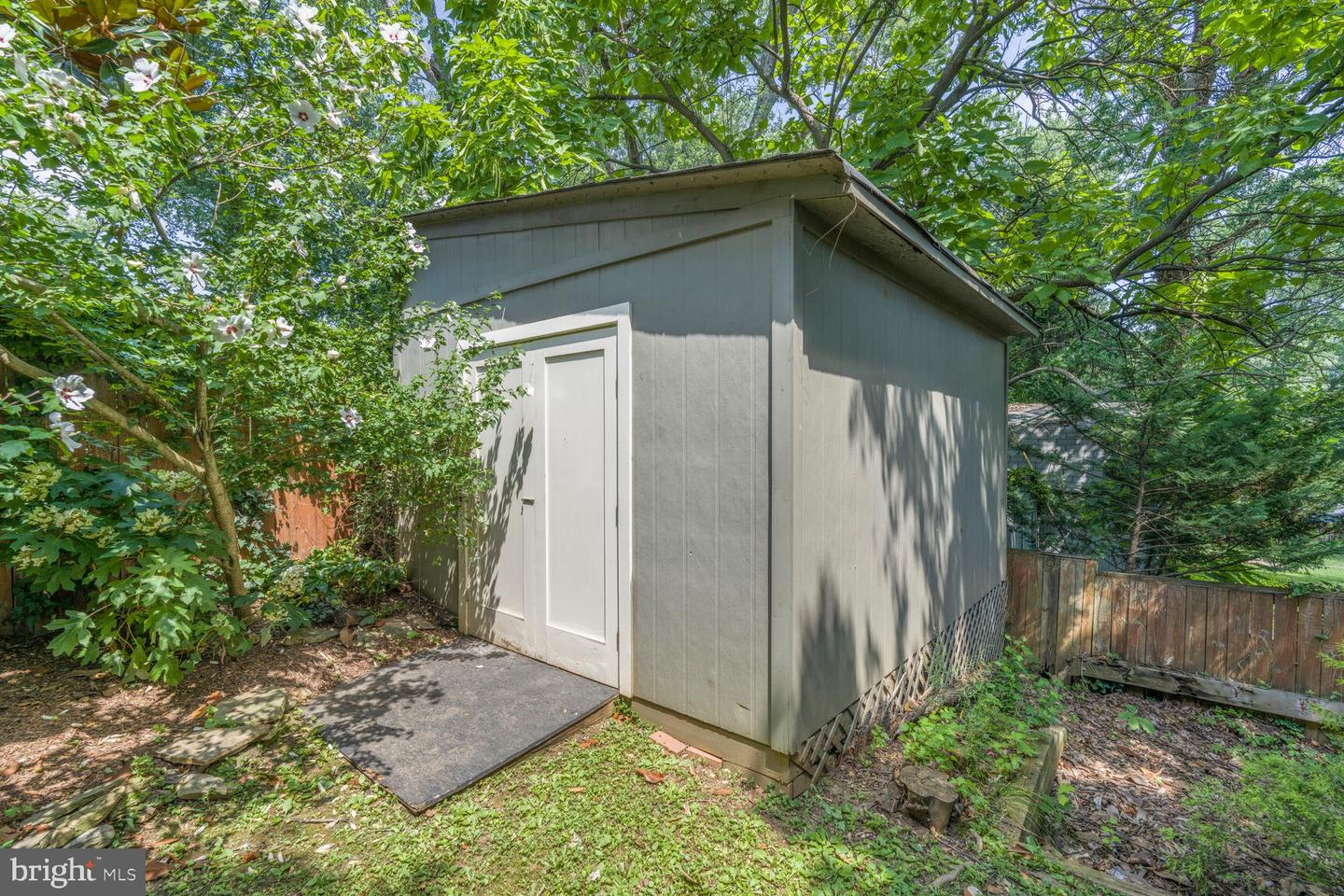 6106 HOUSTON CT, ALEXANDRIA, Virginia 22310, 2 Bedrooms Bedrooms, ,2 BathroomsBathrooms,Residential,For sale,6106 HOUSTON CT,VAFX2244408 MLS # VAFX2244408