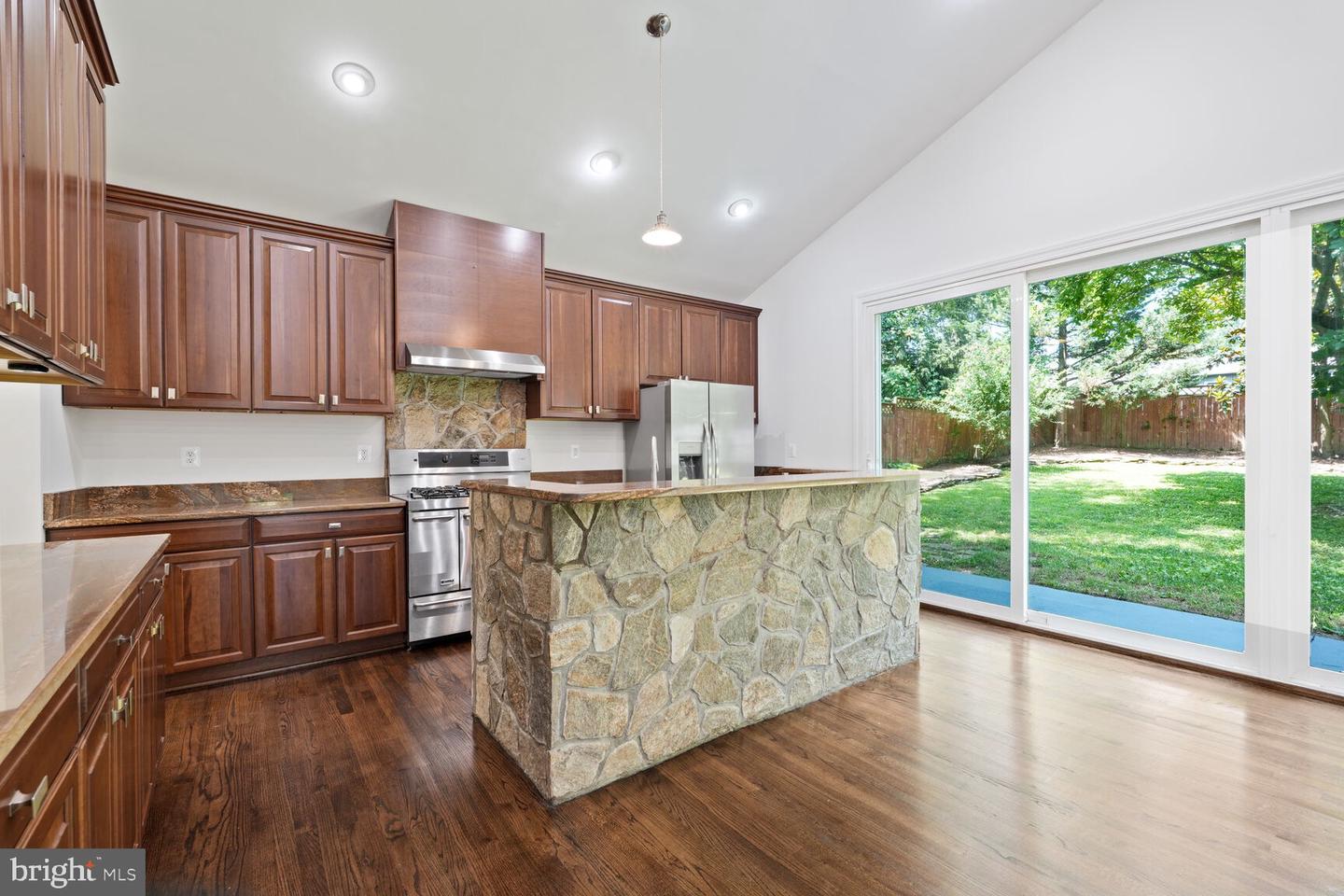 6106 HOUSTON CT, ALEXANDRIA, Virginia 22310, 2 Bedrooms Bedrooms, ,2 BathroomsBathrooms,Residential,For sale,6106 HOUSTON CT,VAFX2244408 MLS # VAFX2244408
