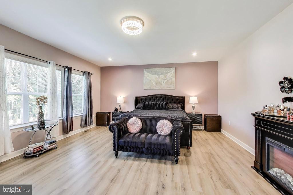 13001 WIPPLE CT, FREDERICKSBURG, Virginia 22407, 6 Bedrooms Bedrooms, ,6 BathroomsBathrooms,Residential,13001 WIPPLE CT,VASP2033910 MLS # VASP2033910