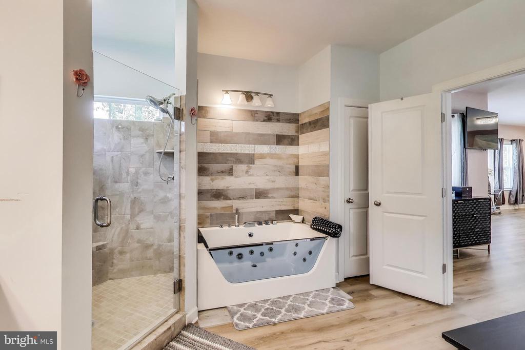 13001 WIPPLE CT, FREDERICKSBURG, Virginia 22407, 6 Bedrooms Bedrooms, ,6 BathroomsBathrooms,Residential,13001 WIPPLE CT,VASP2033910 MLS # VASP2033910