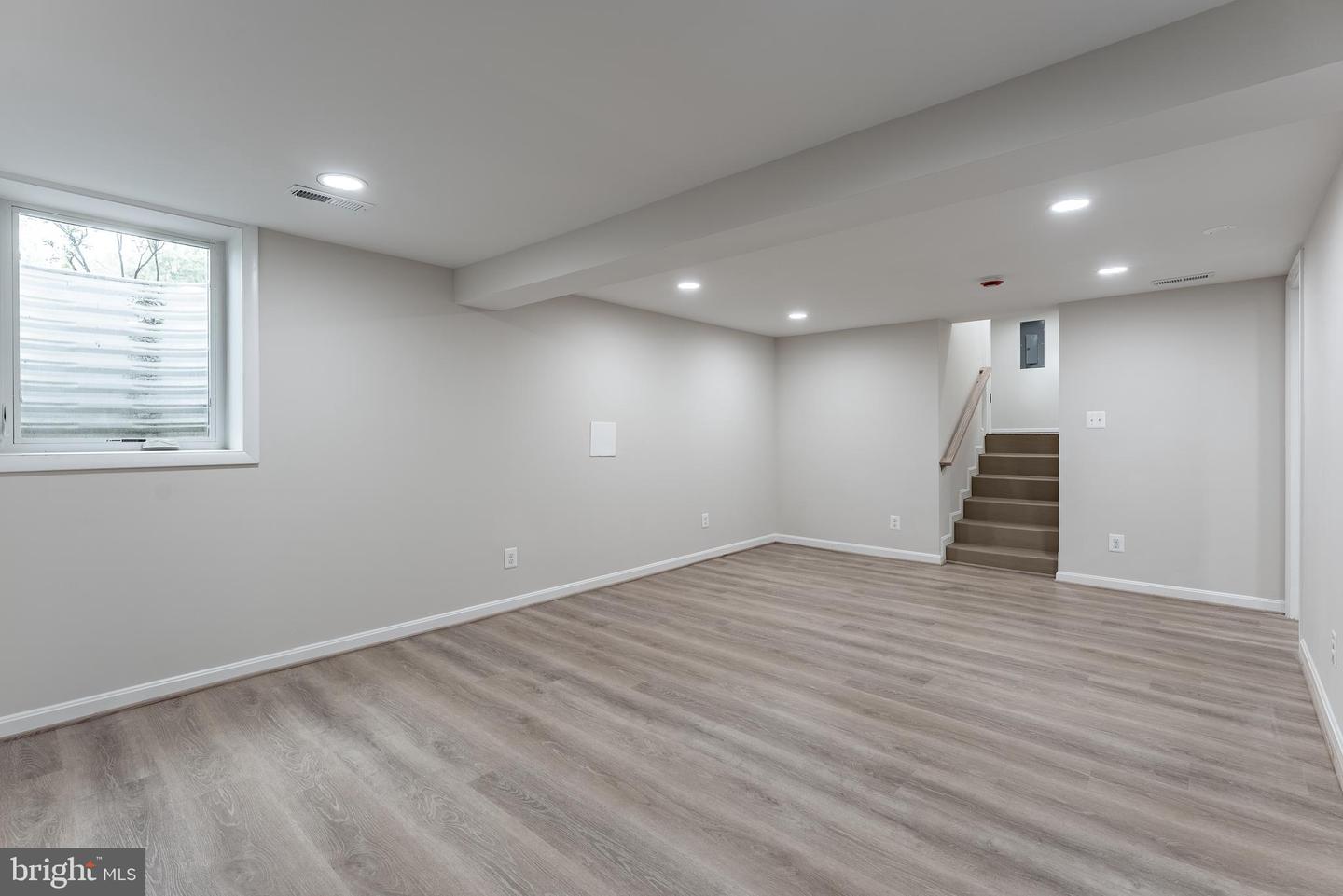 6420 SLEEPY RIDGE RD, FALLS CHURCH, Virginia 22042, 4 Bedrooms Bedrooms, ,3 BathroomsBathrooms,Residential,For sale,6420 SLEEPY RIDGE RD,VAFX2245134 MLS # VAFX2245134