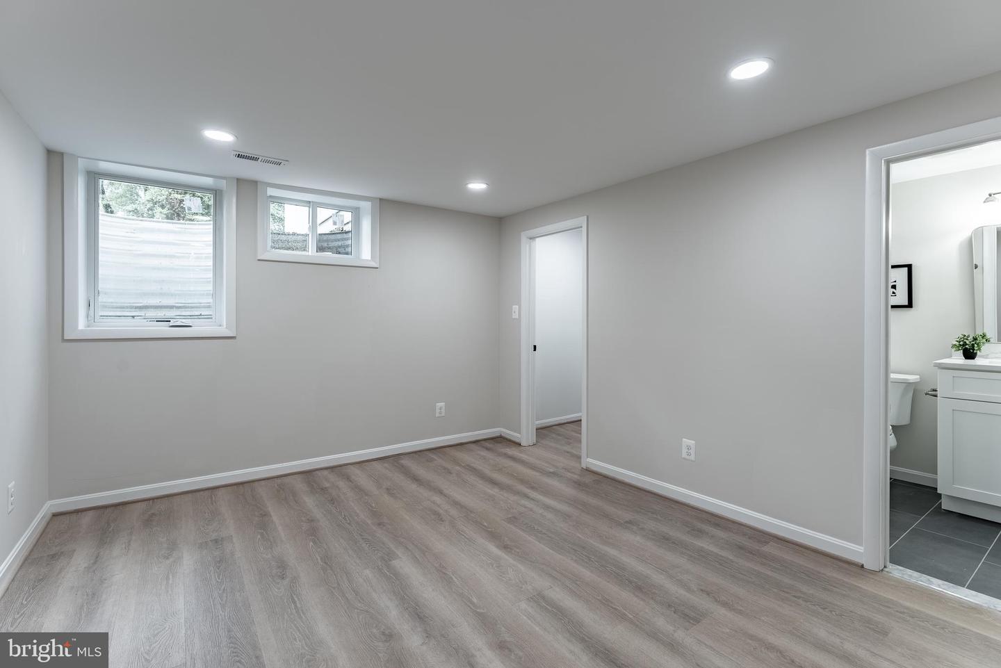 6420 SLEEPY RIDGE RD, FALLS CHURCH, Virginia 22042, 4 Bedrooms Bedrooms, ,3 BathroomsBathrooms,Residential,For sale,6420 SLEEPY RIDGE RD,VAFX2245134 MLS # VAFX2245134