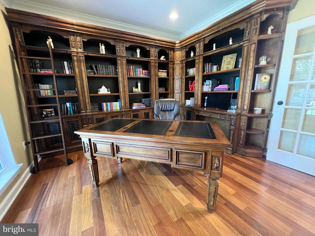 9404 DUNEDIN CT, FREDERICKSBURG, Virginia 22407, 6 Bedrooms Bedrooms, ,6 BathroomsBathrooms,Residential,9404 DUNEDIN CT,VASP2034088 MLS # VASP2034088