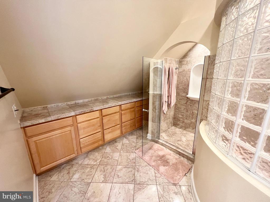 9404 DUNEDIN CT, FREDERICKSBURG, Virginia 22407, 6 Bedrooms Bedrooms, ,6 BathroomsBathrooms,Residential,9404 DUNEDIN CT,VASP2034088 MLS # VASP2034088
